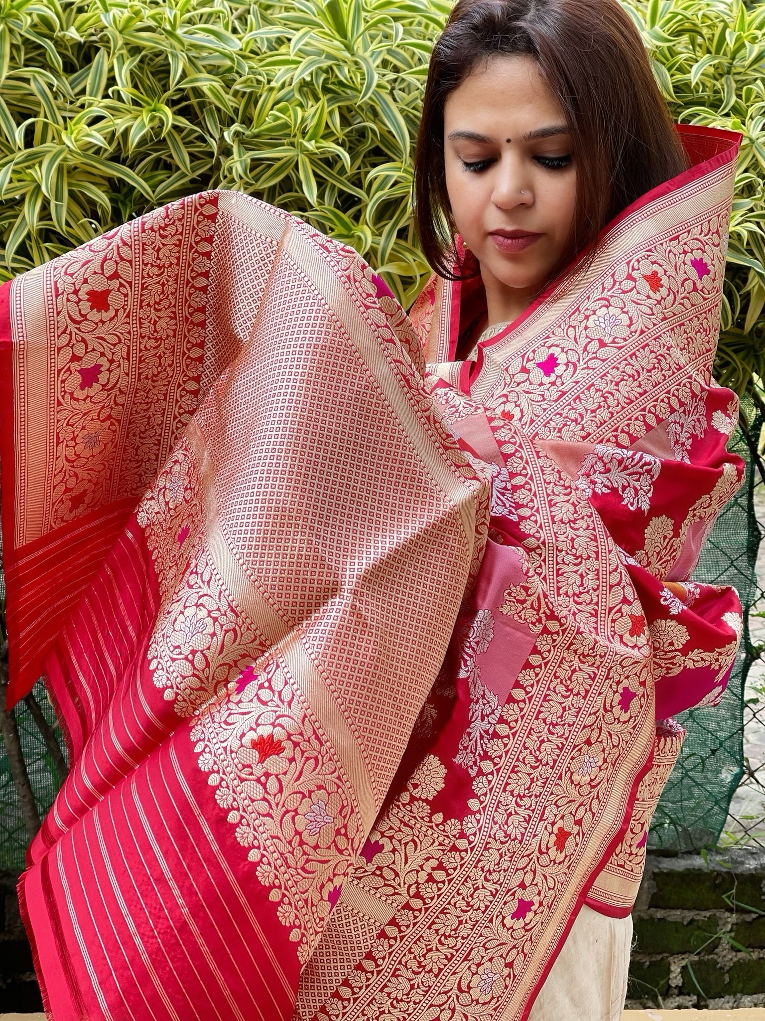 Red Handwoven Banarasi Rangkhat Dupatta in Pure Katan Silk - Masakalee
