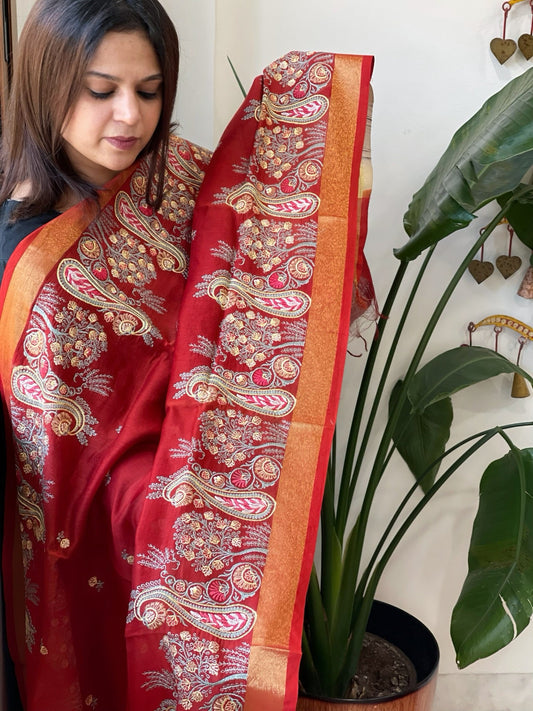 Red Handwoven Chanderi Dupatta with Thread Embroidery and Geecha Pallu - Masakalee