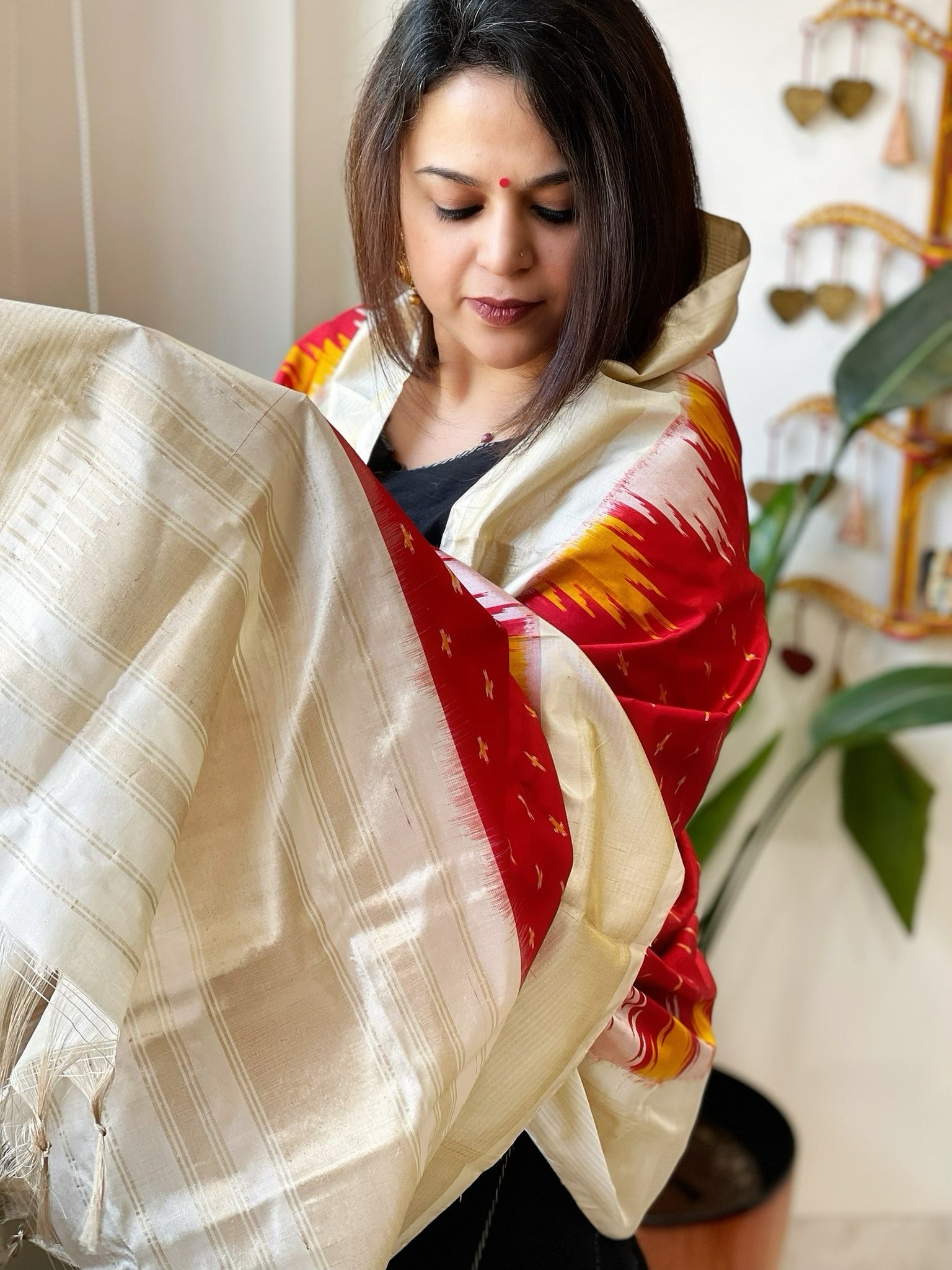 Red Handwoven Ikat Dupatta in Pure Silk - Masakalee