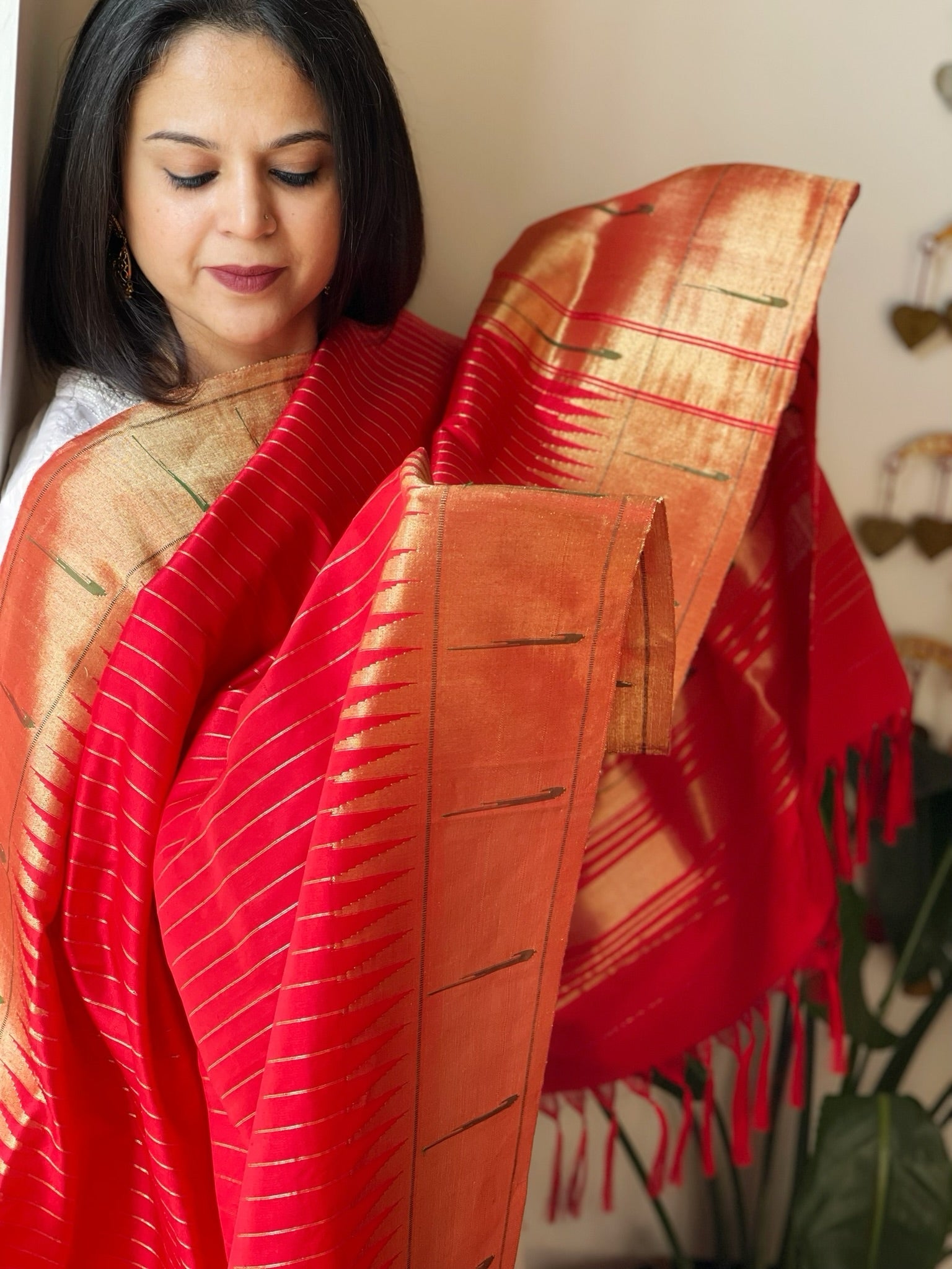 Red Handwoven Paithani Dupatta in Pure Silk - Masakalee