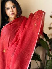 Red Sozni Hand Embroidery Dupatta in Pure Linen - Masakalee
