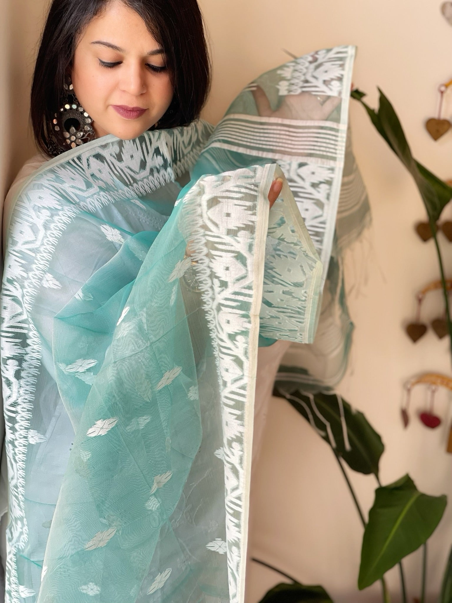 Sea Green Handwoven Jamdani Dupatta in Pure Muslin - Masakalee