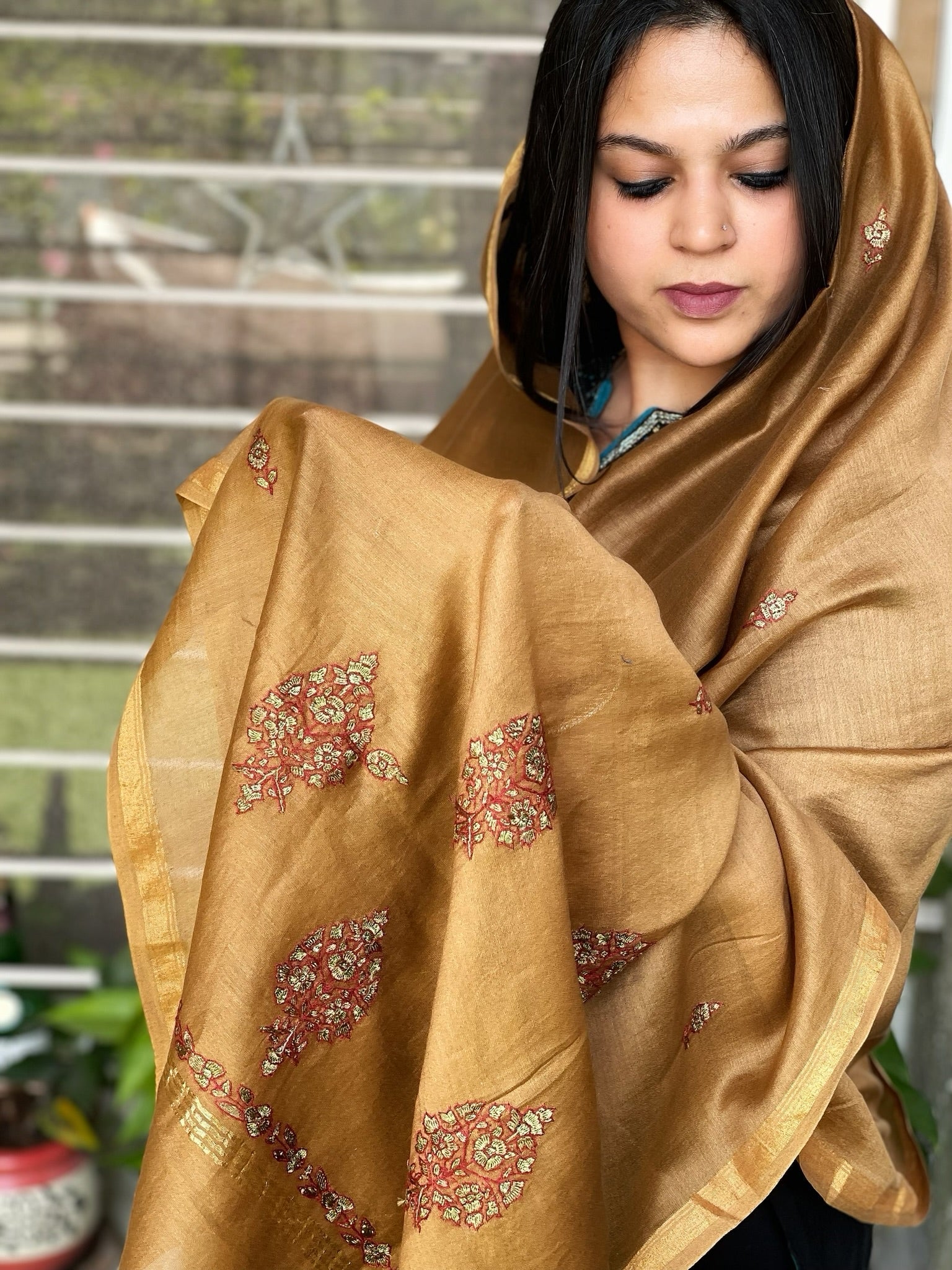 Sozni Hand Embroidery Dupatta in Pure Chanderi Silk - Masakalee
