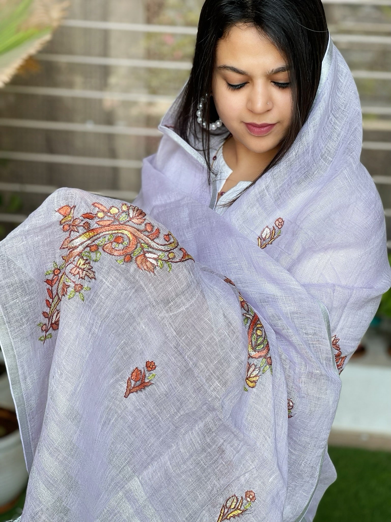 Sozni Hand Embroidery Dupatta in Pure Linen - Masakalee