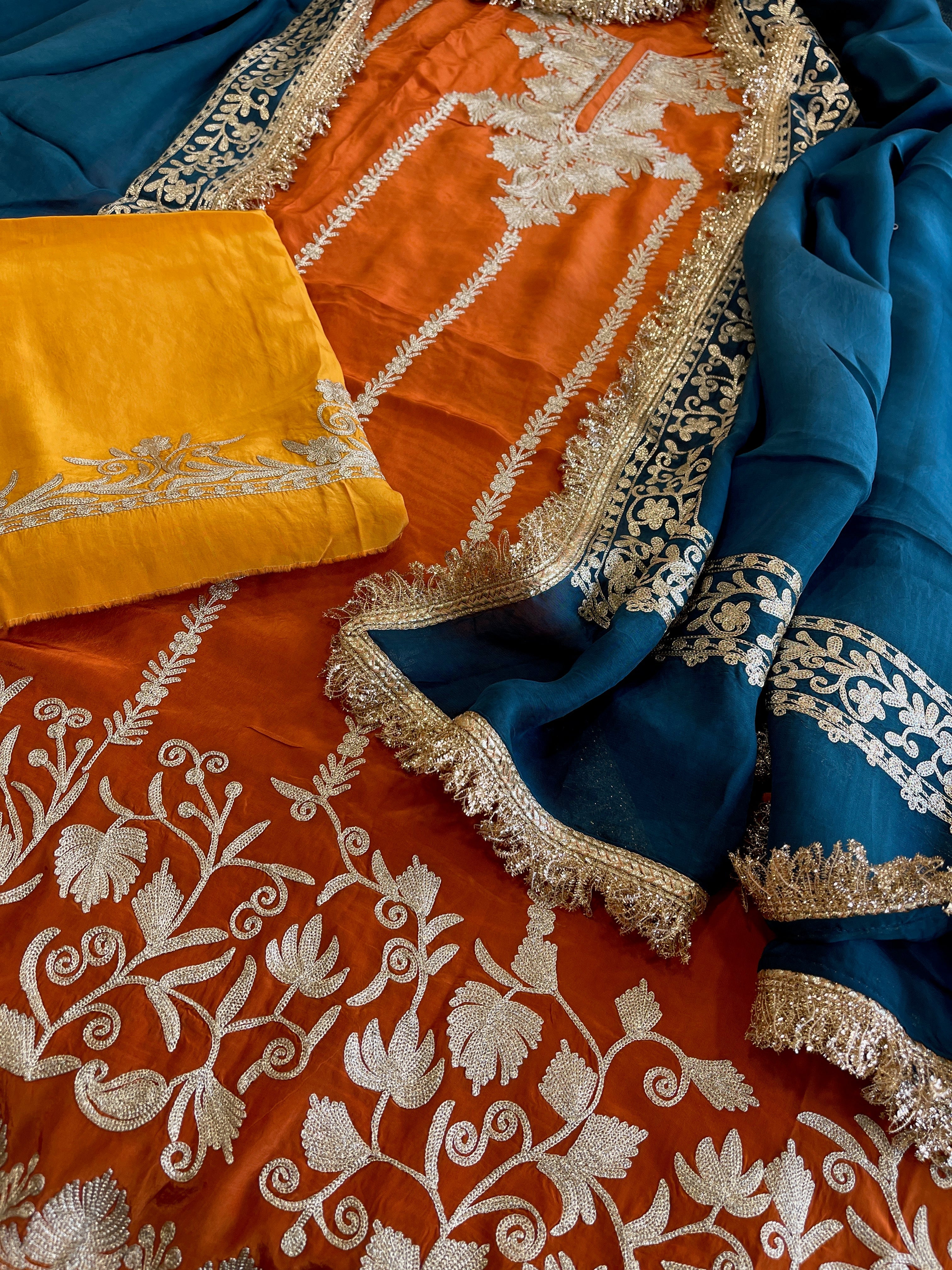 Suit Set with Kashmiri Tilla Work in Crepe - Masakalee