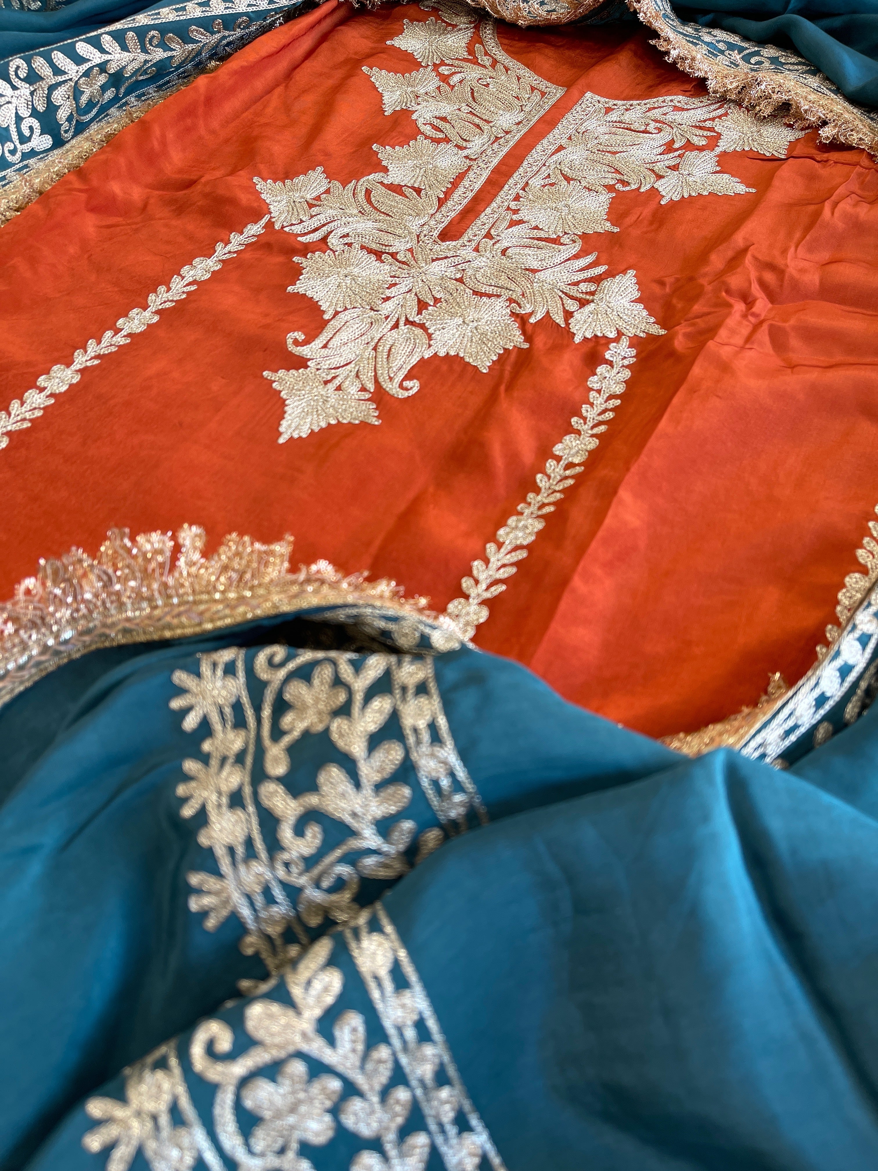 Suit Set with Kashmiri Tilla Work in Crepe - Masakalee