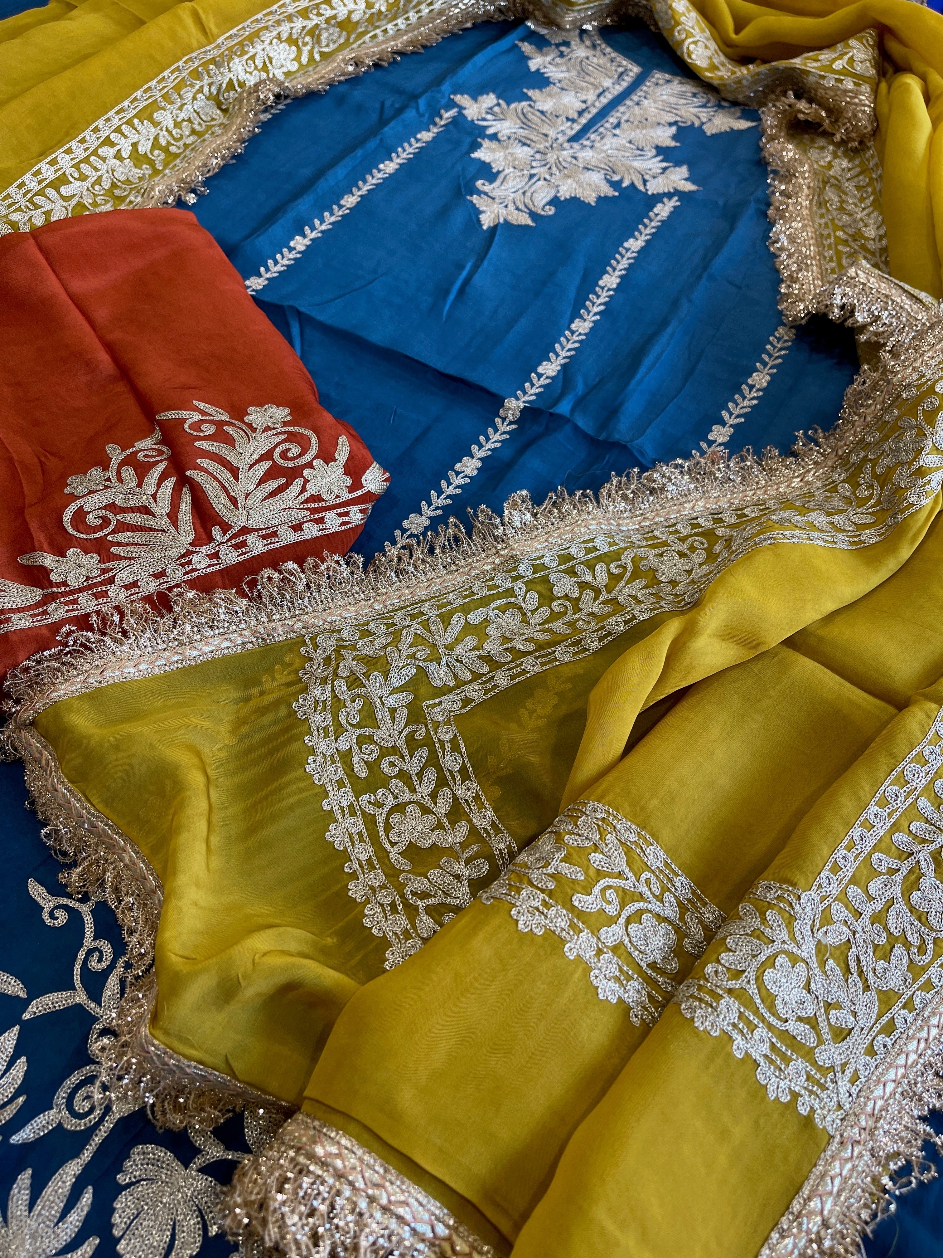 Suit Set with Kashmiri Tilla Work in Crepe - Masakalee