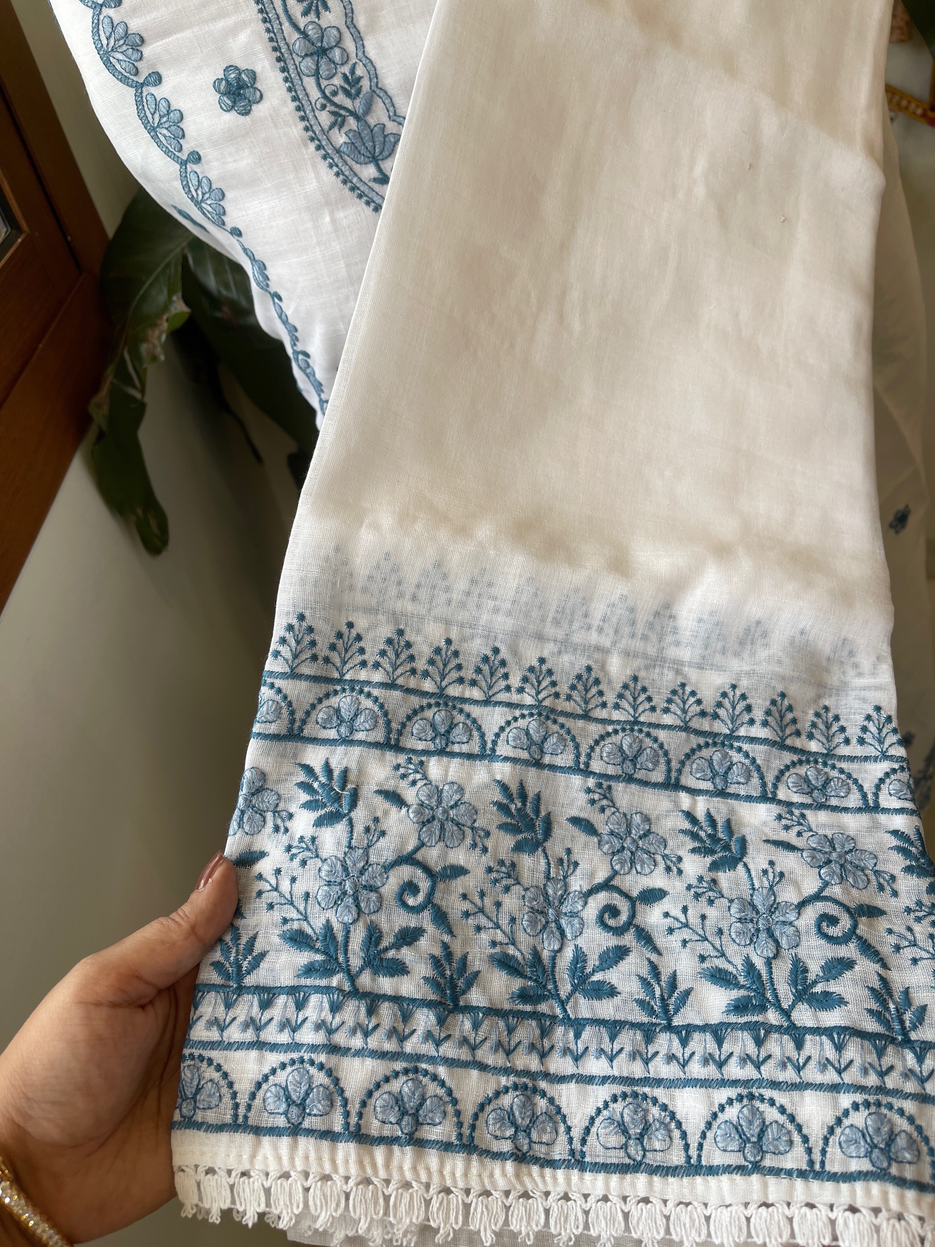Suit Set with Thread Embroidery in Slub Cotton - Masakalee