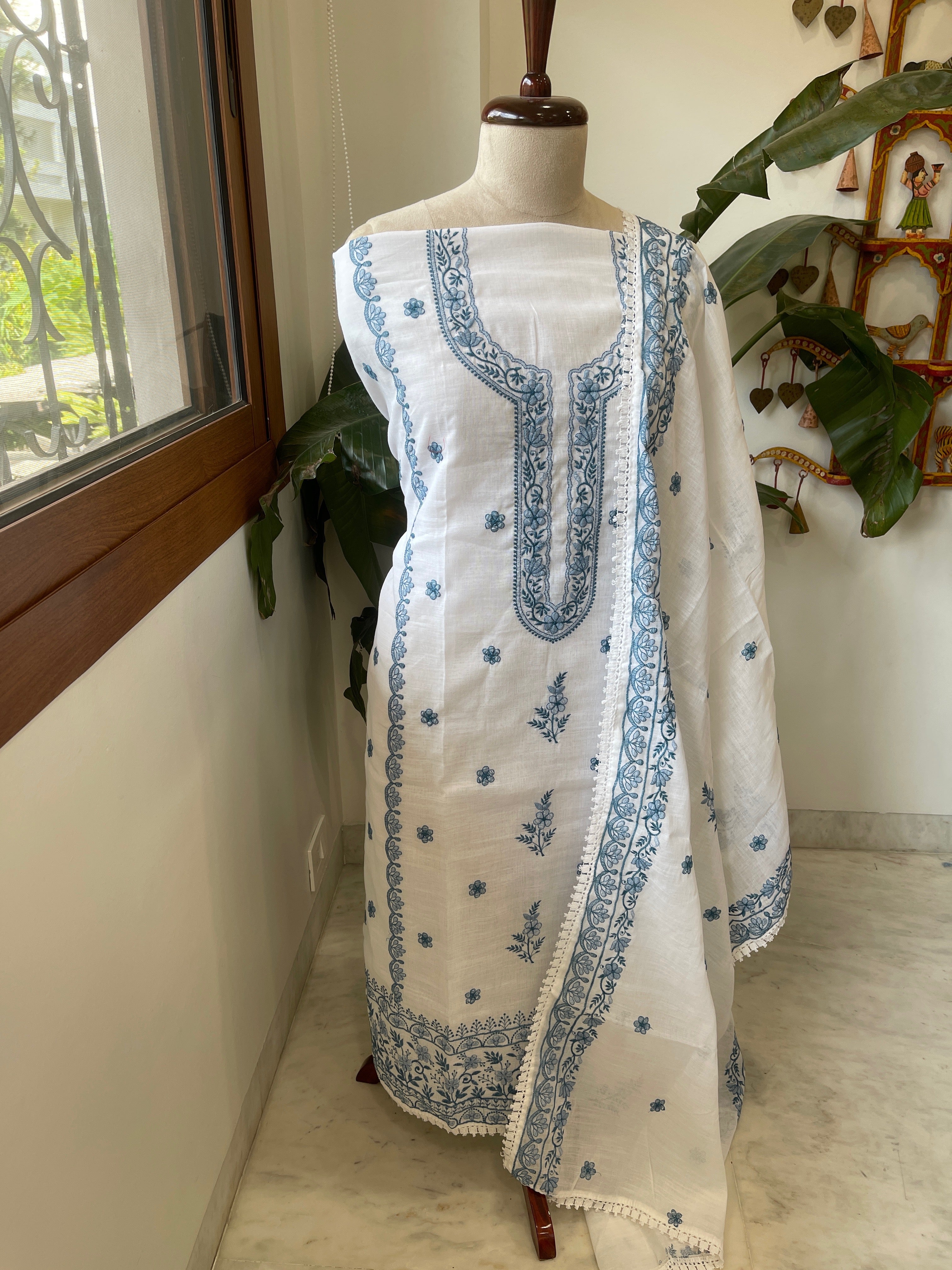 Suit Set with Thread Embroidery in Slub Cotton - Masakalee