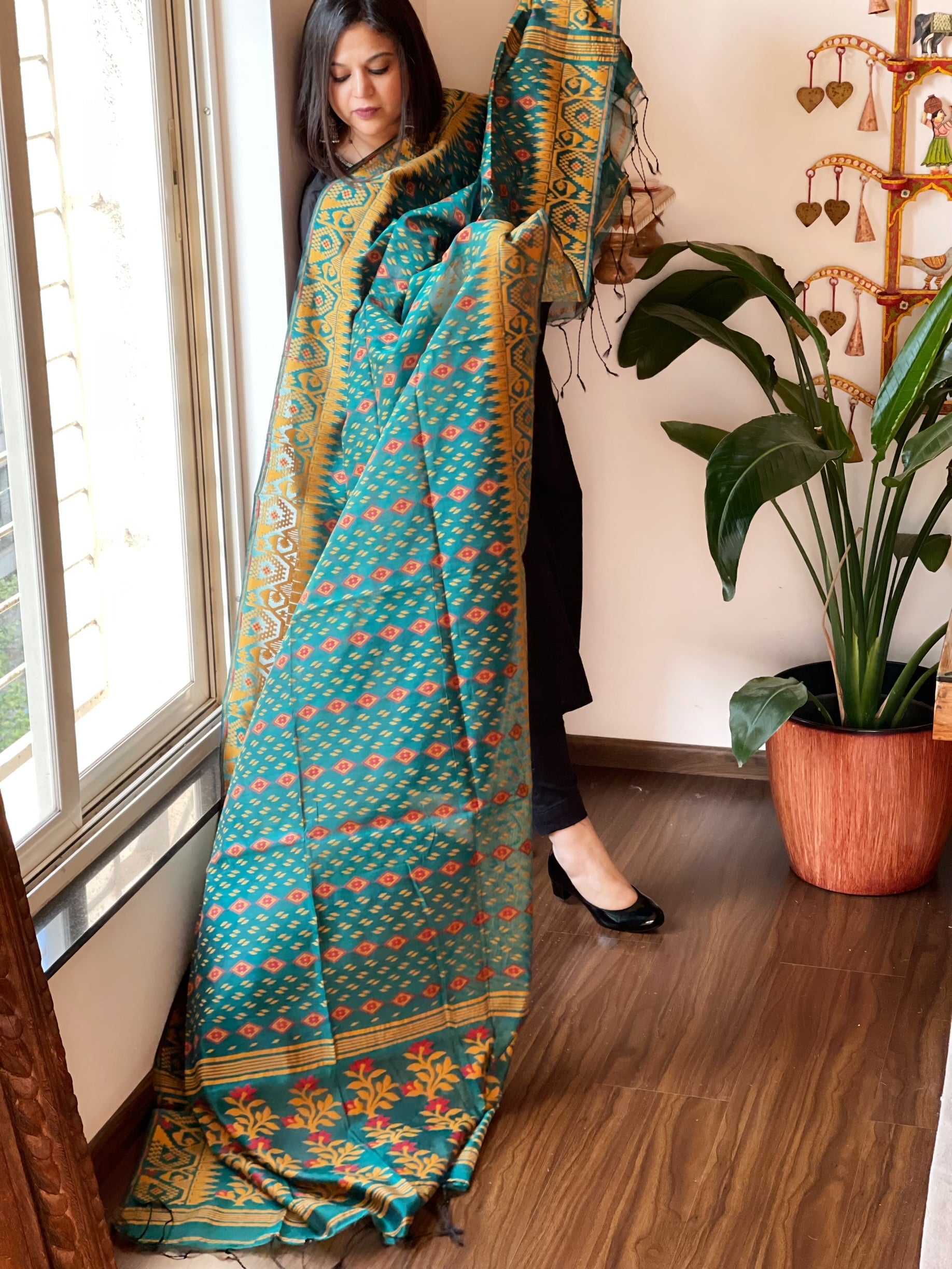 Teal Handwoven Jamdani Dupatta in Pure Muslin - Chanderi - Masakalee