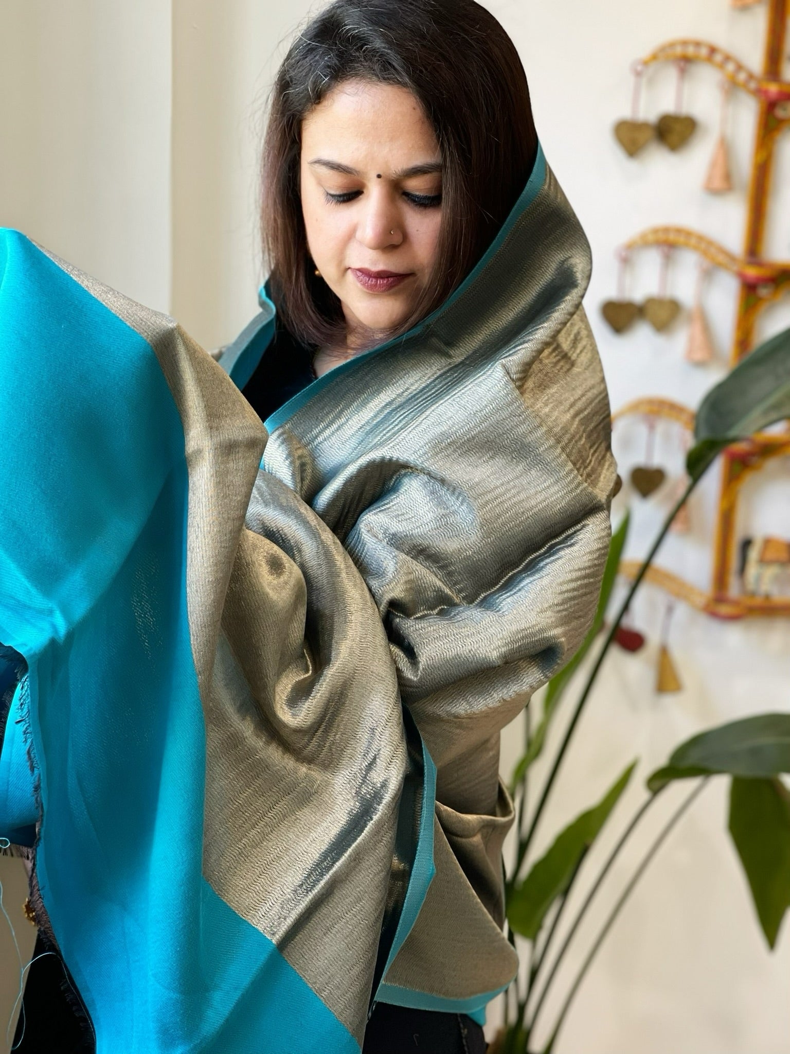 Turquoise Zari Reversible Woollen Shawl - Masakalee