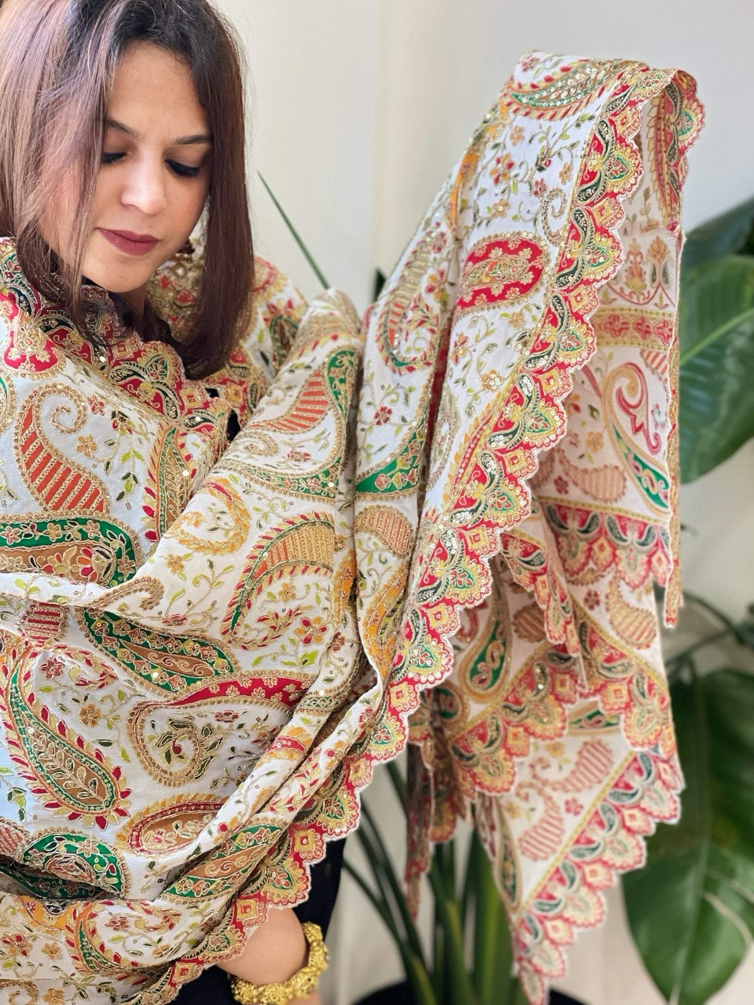 White Chinon Dupatta with Aari Embroidery - Masakalee