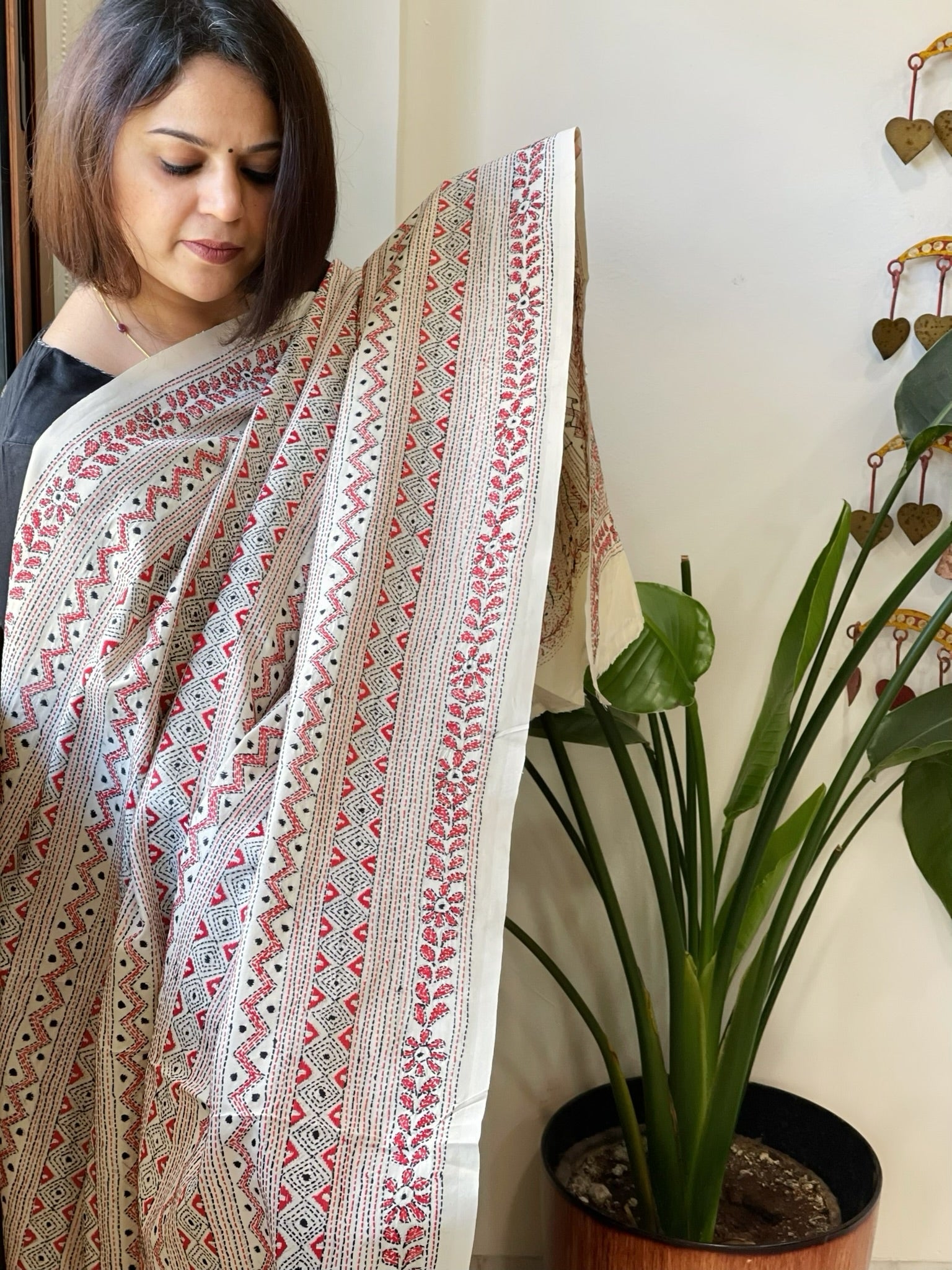 White Handmade Kantha Dupatta in Silk - Masakalee