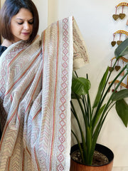 White Handmade Kantha Dupatta in Silk - Masakalee