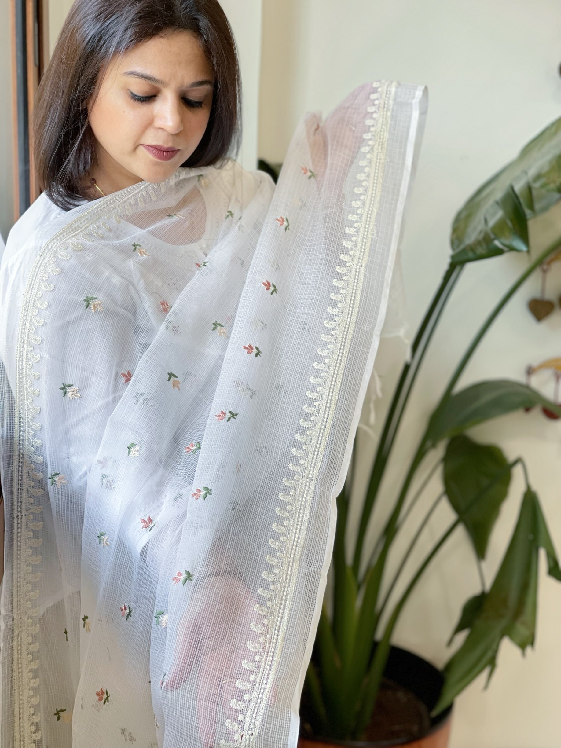 White Kota Cotton Dupatta with Thread Embroidery - Masakalee