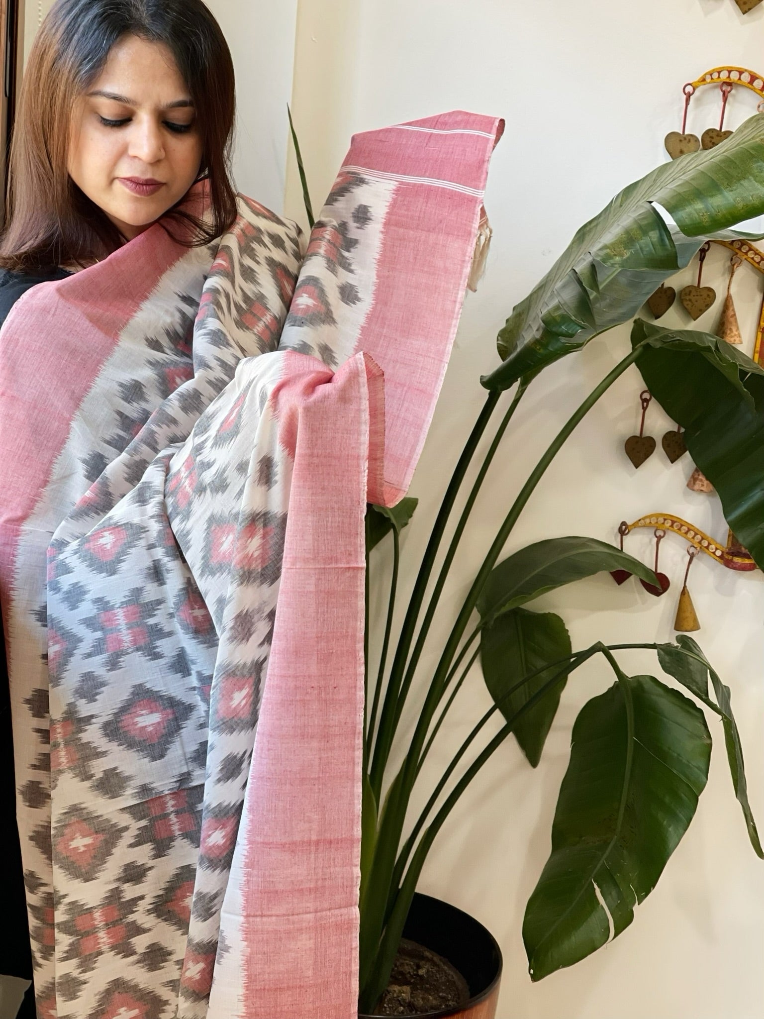 White, Pink Handwoven Ikat Dupatta in Cotton - Masakalee