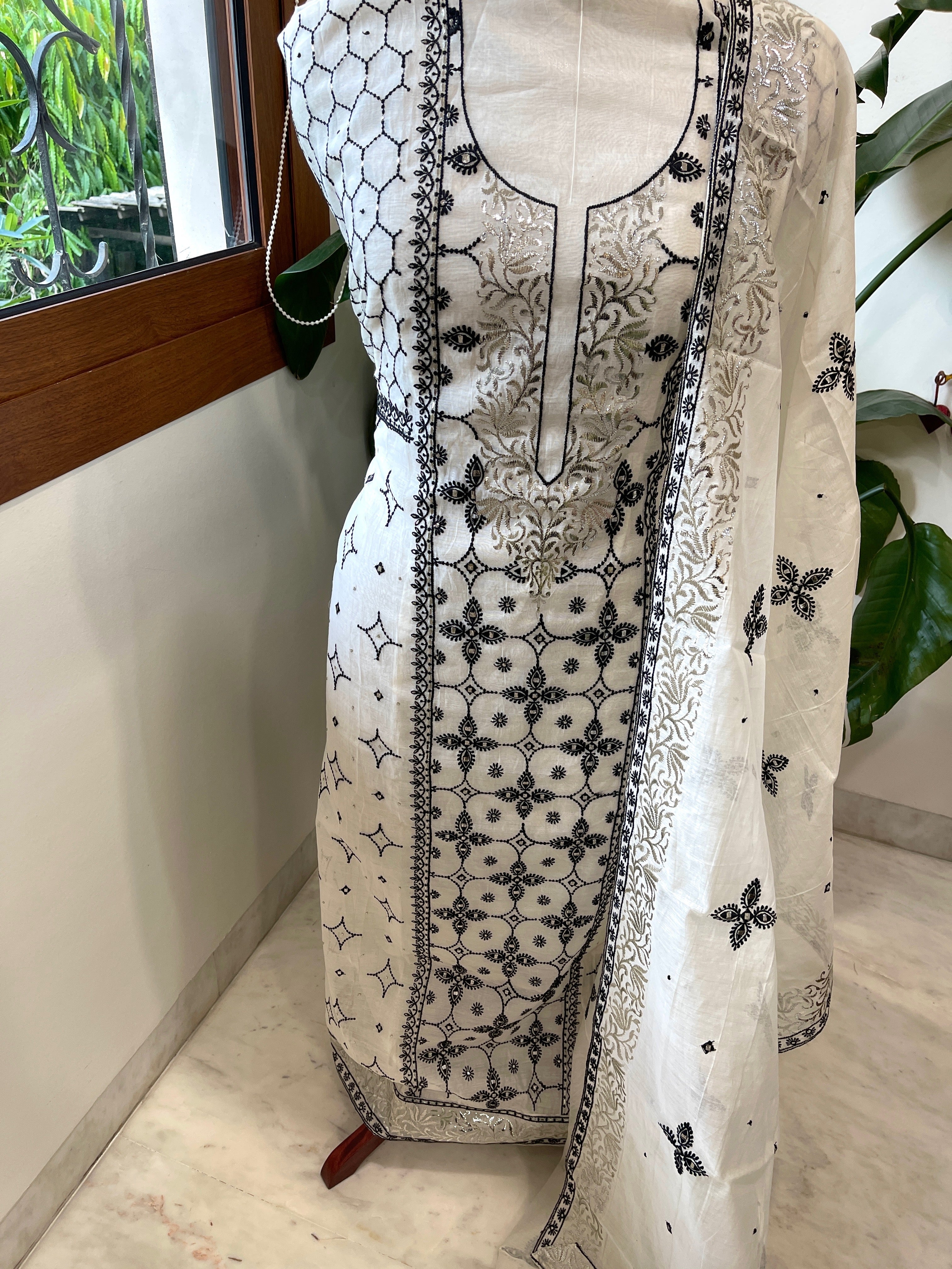 White Suit Set with Thread and Mukaish Work in Chanderi - Masakalee