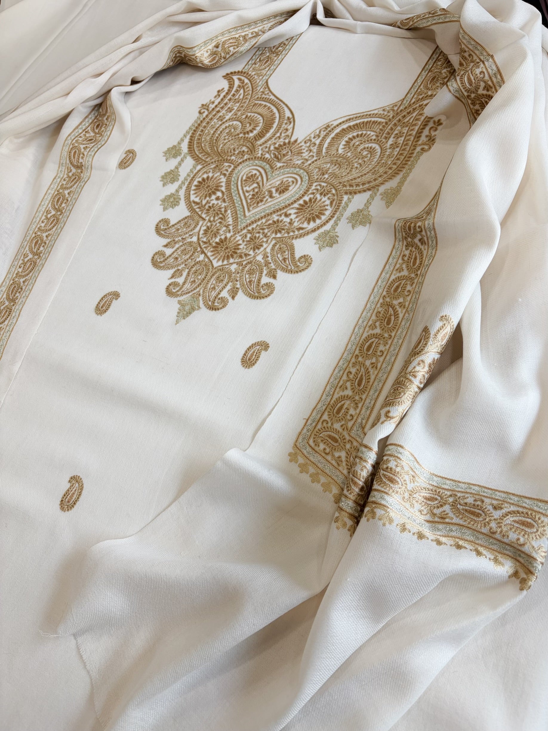 White Winter Suit Set with Aari Work in Pashmina Wool - Masakalee