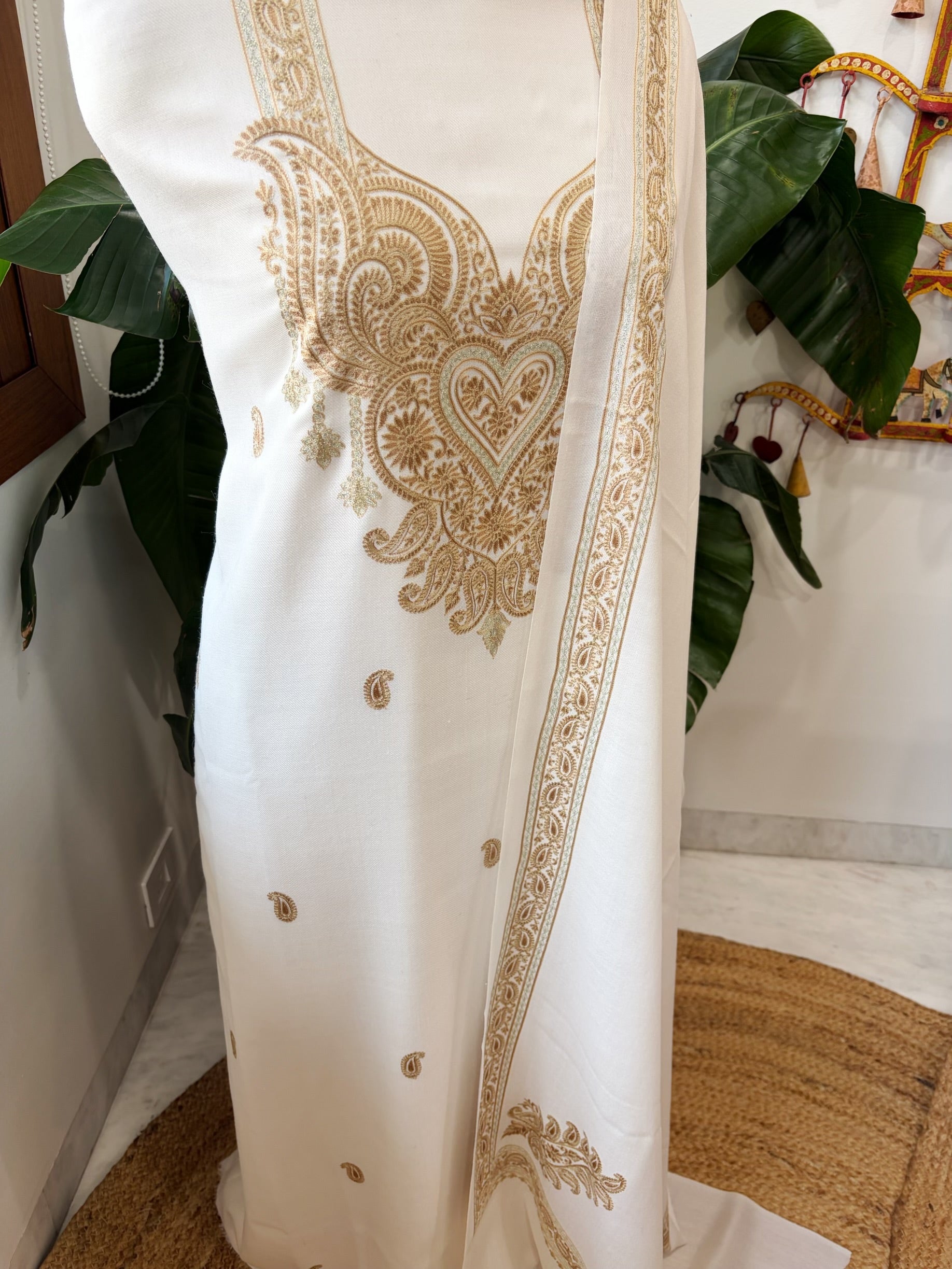 White Winter Suit Set with Aari Work in Pashmina Wool - Masakalee