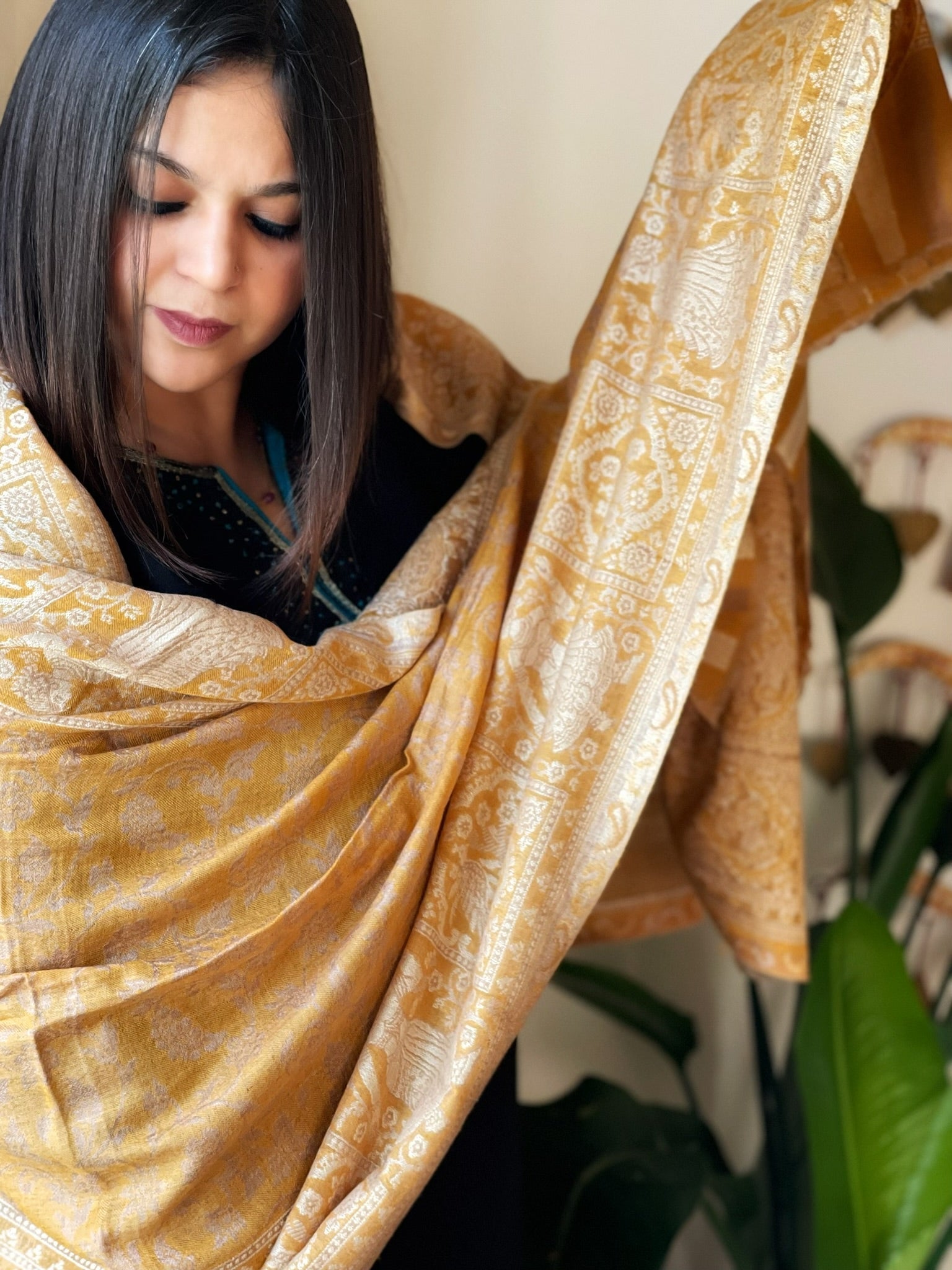 Woven Kaani Jaal Pashmina Stole - Masakalee