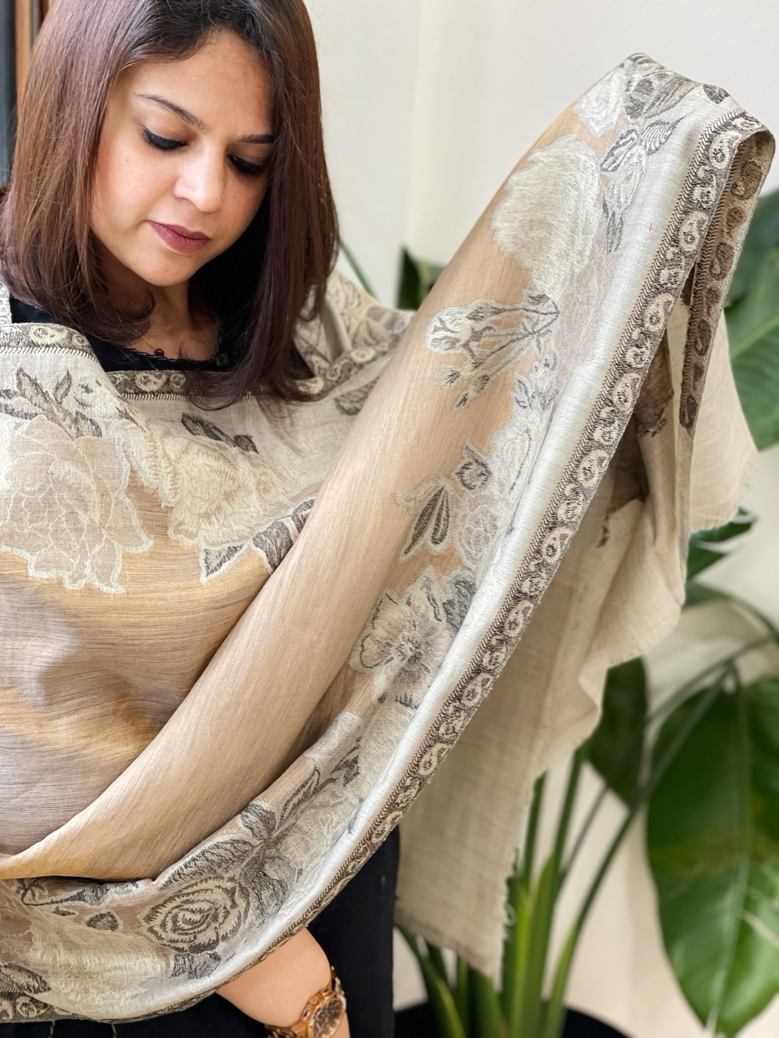 Woven Pashmina Zari Stole with Floral Kaani Pallu - Masakalee