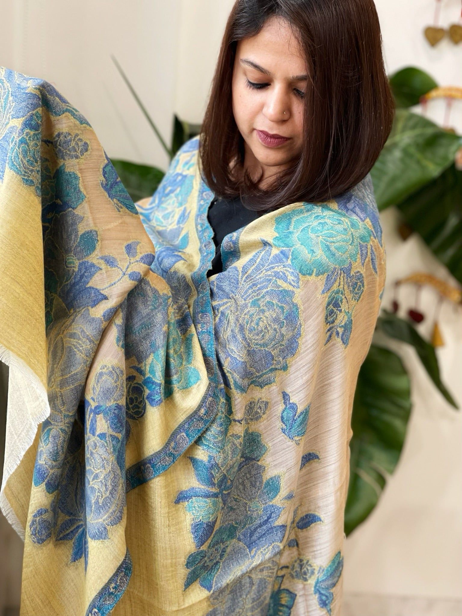 Woven Pashmina Zari Stole with Floral Kaani Pallu - Masakalee