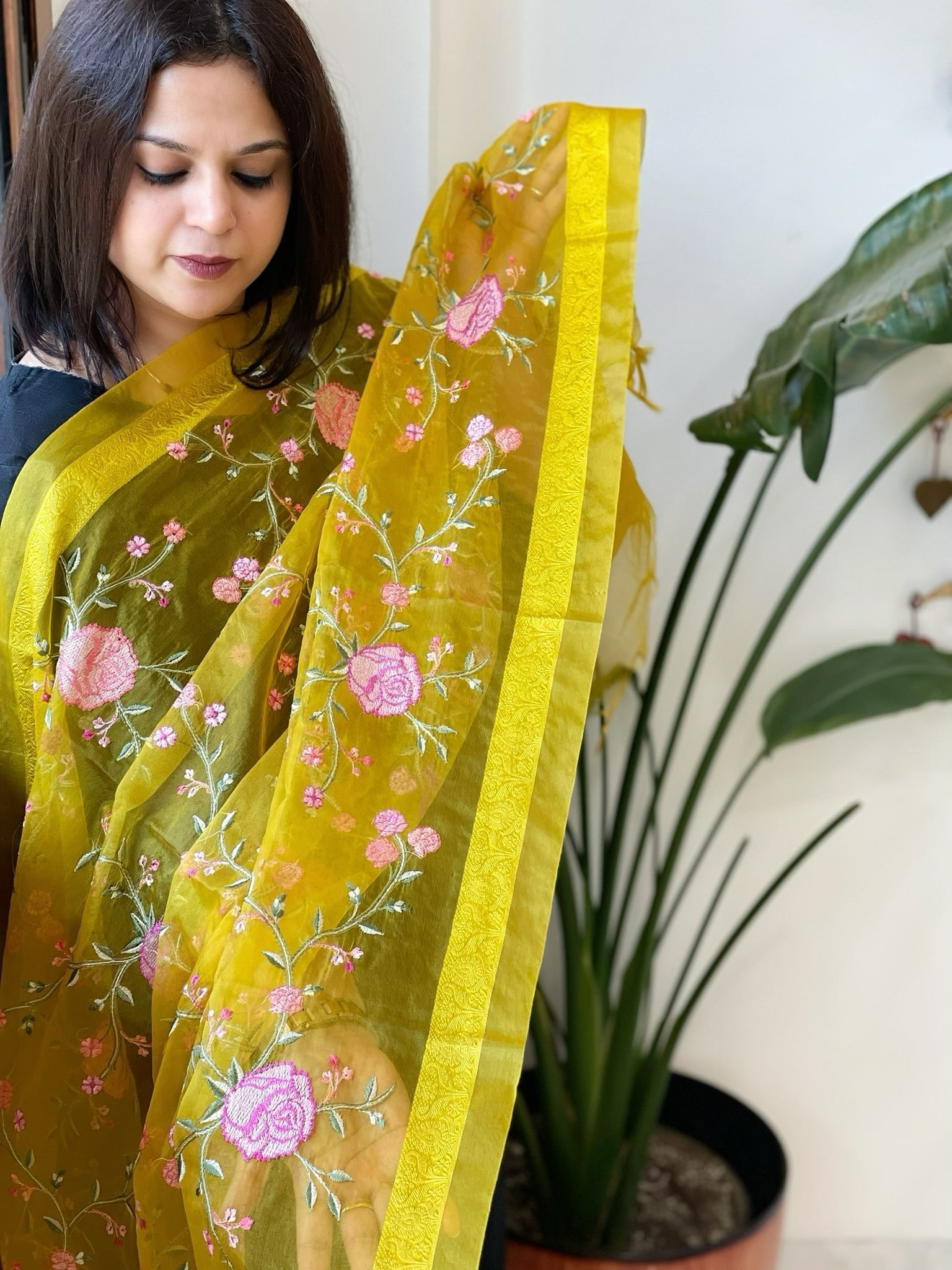 Yellow Organza Dupatta with Thread Embroidery - Masakalee