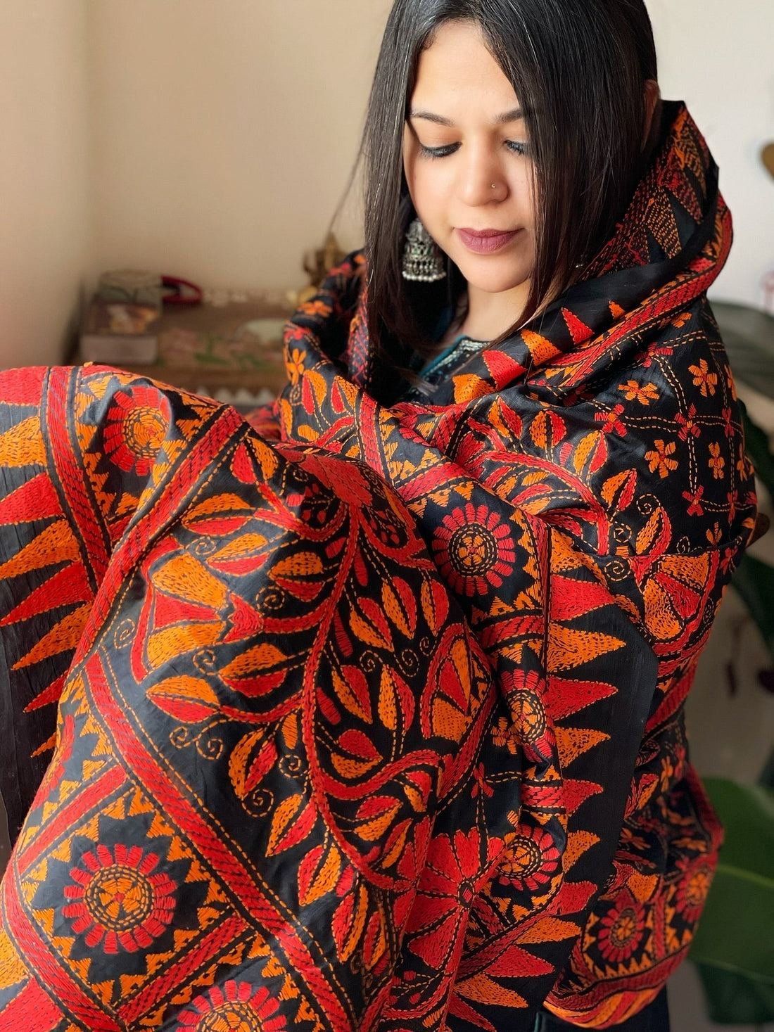 The Health Benefits of Wearing Handcrafted Shawls - Masakalee