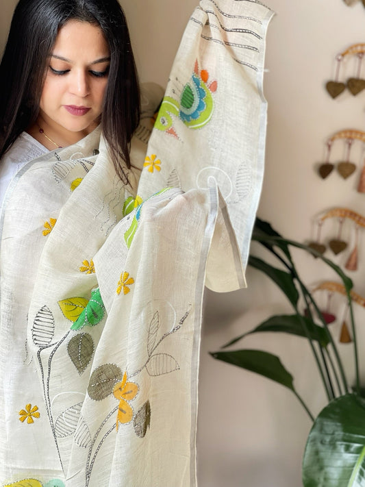 Cream Handpainted Dupatta with Kantha Stitch Handwork in Linen