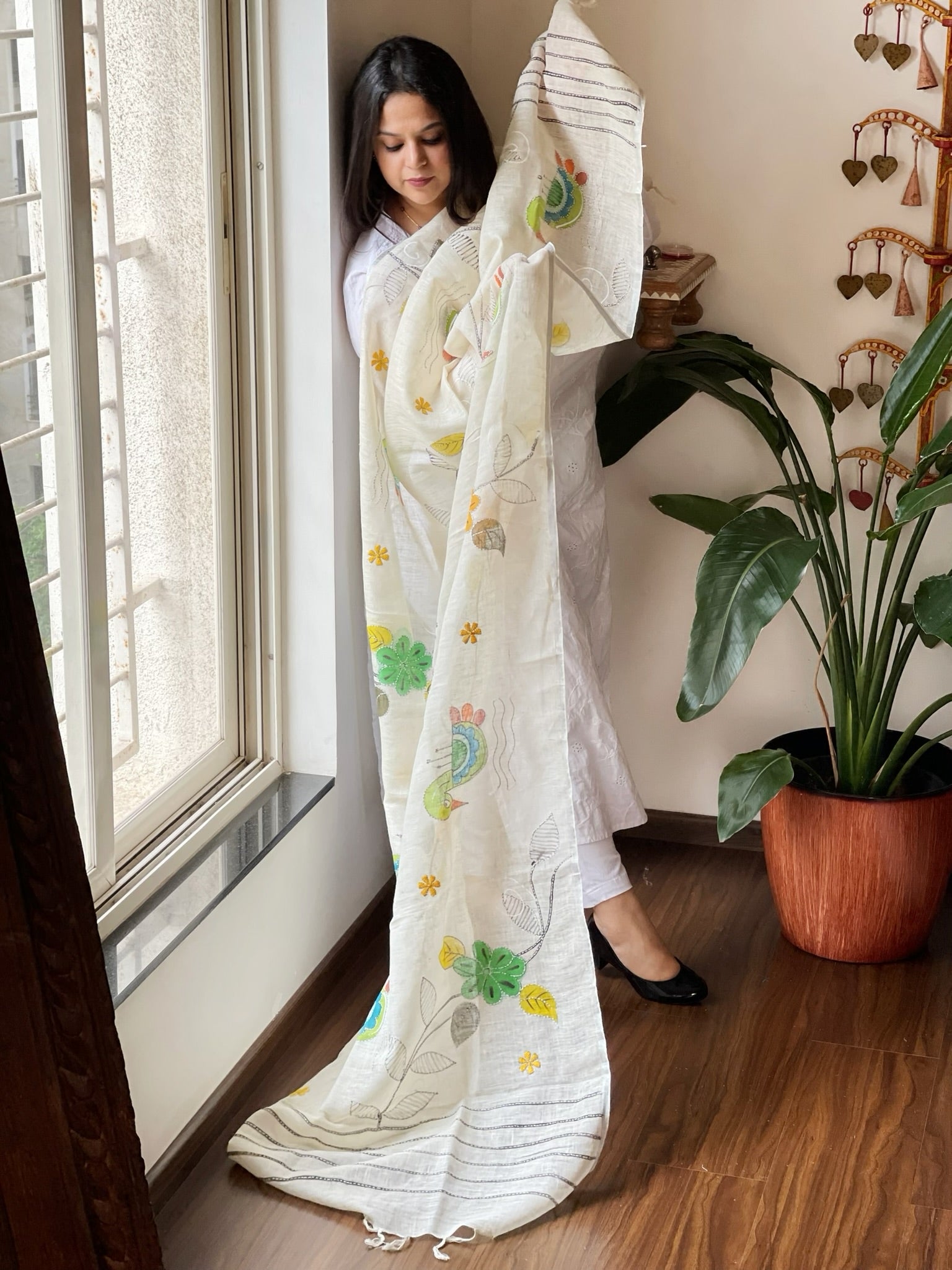 Cream Handpainted Dupatta with Kantha Stitch Handwork in Linen