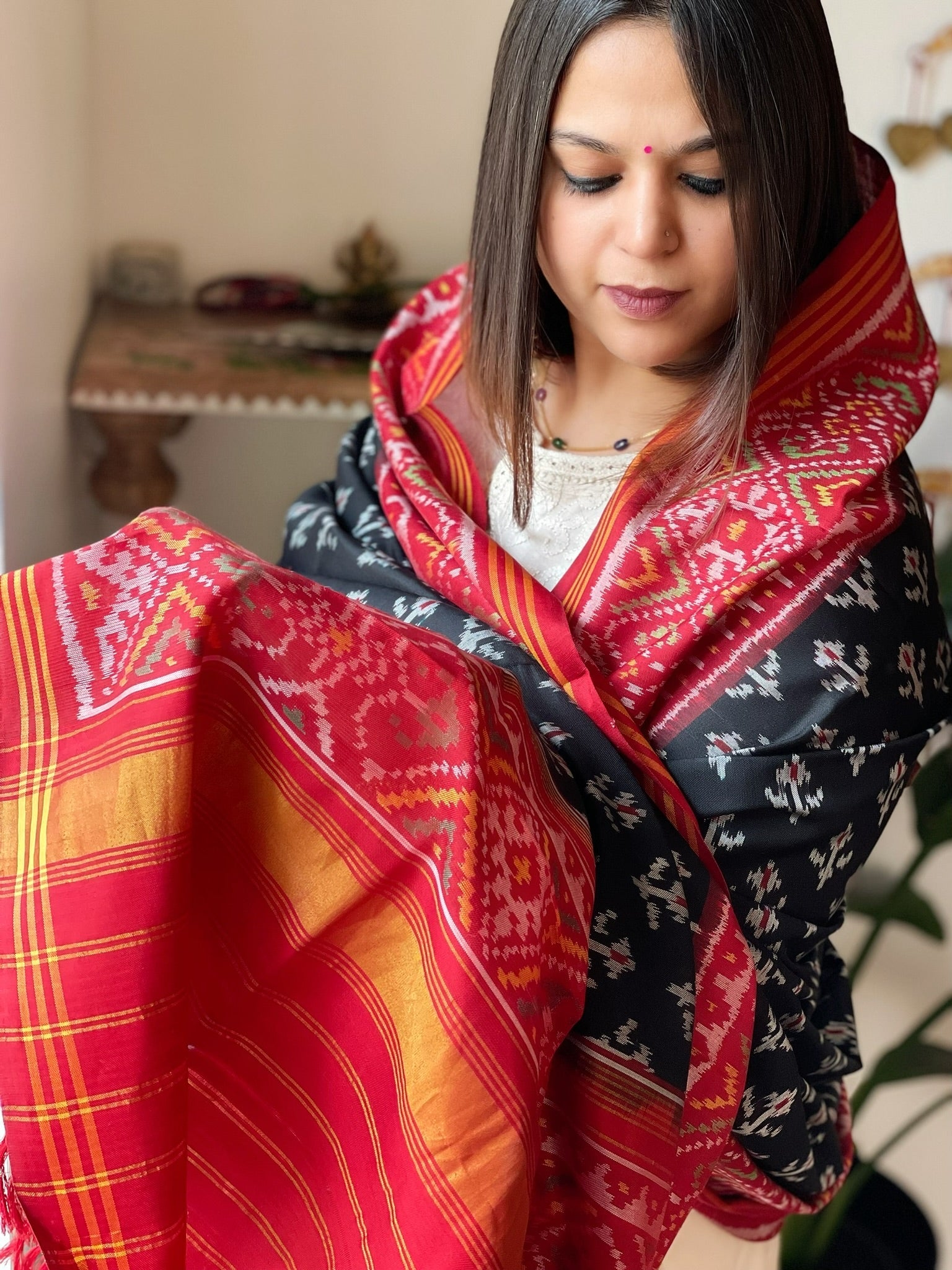Handwoven Patan Patola in Pure Silk