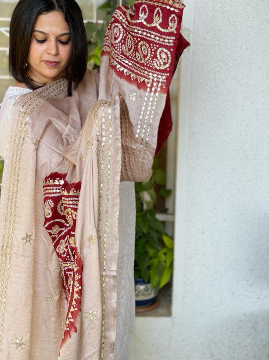 Mauve Bandhani Dupatta with Gotapatti Handwork in Pure Silk