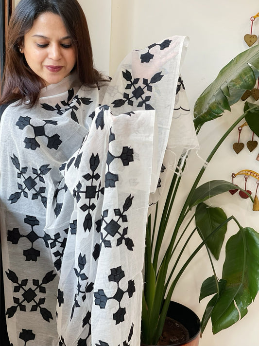 White Applique handwork Dupatta in Mul Chanderi