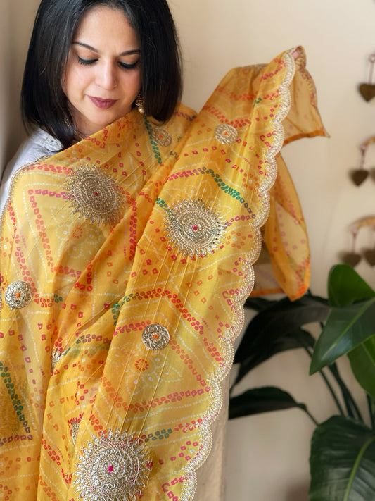 Yellow Printed Bandhej Organza dupatta with Scalloped Border