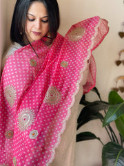 Lite Pink Printed Bandhej Organza dupatta with Scalloped Border