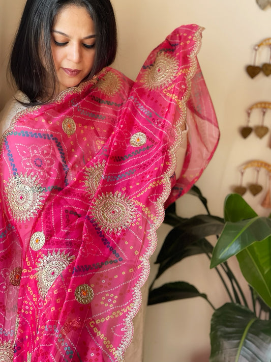 Pink Printed Bandhej Organza dupatta with Scalloped Border