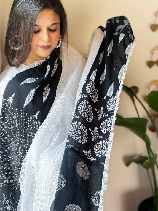 Kota Cotton Dupatta with Thread Embroidery and Patchwork Border
