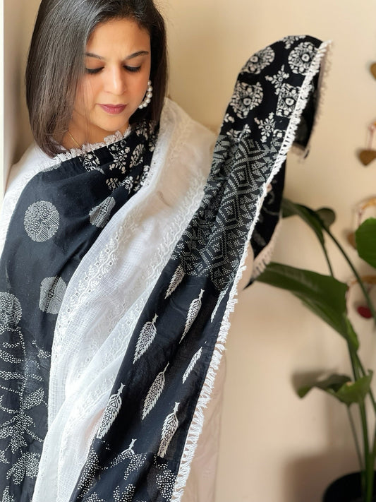 Kota Cotton Dupatta with Thread Embroidery and Patchwork Border