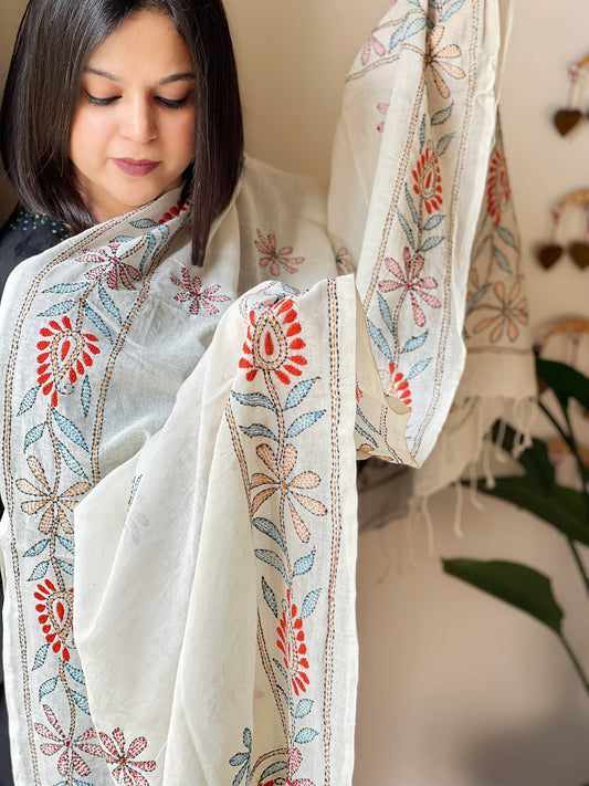 Off-white Handmade Kantha Dupatta in Cotton
