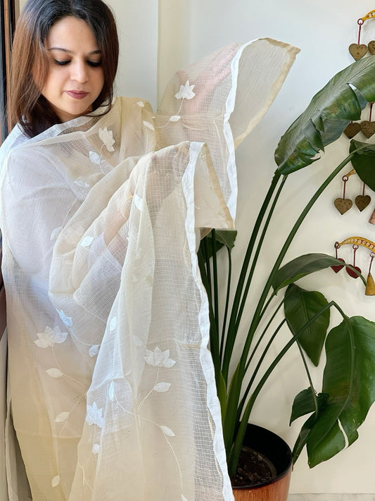 Beige Applique handwork Dupatta in Kota Cotton - Masakalee