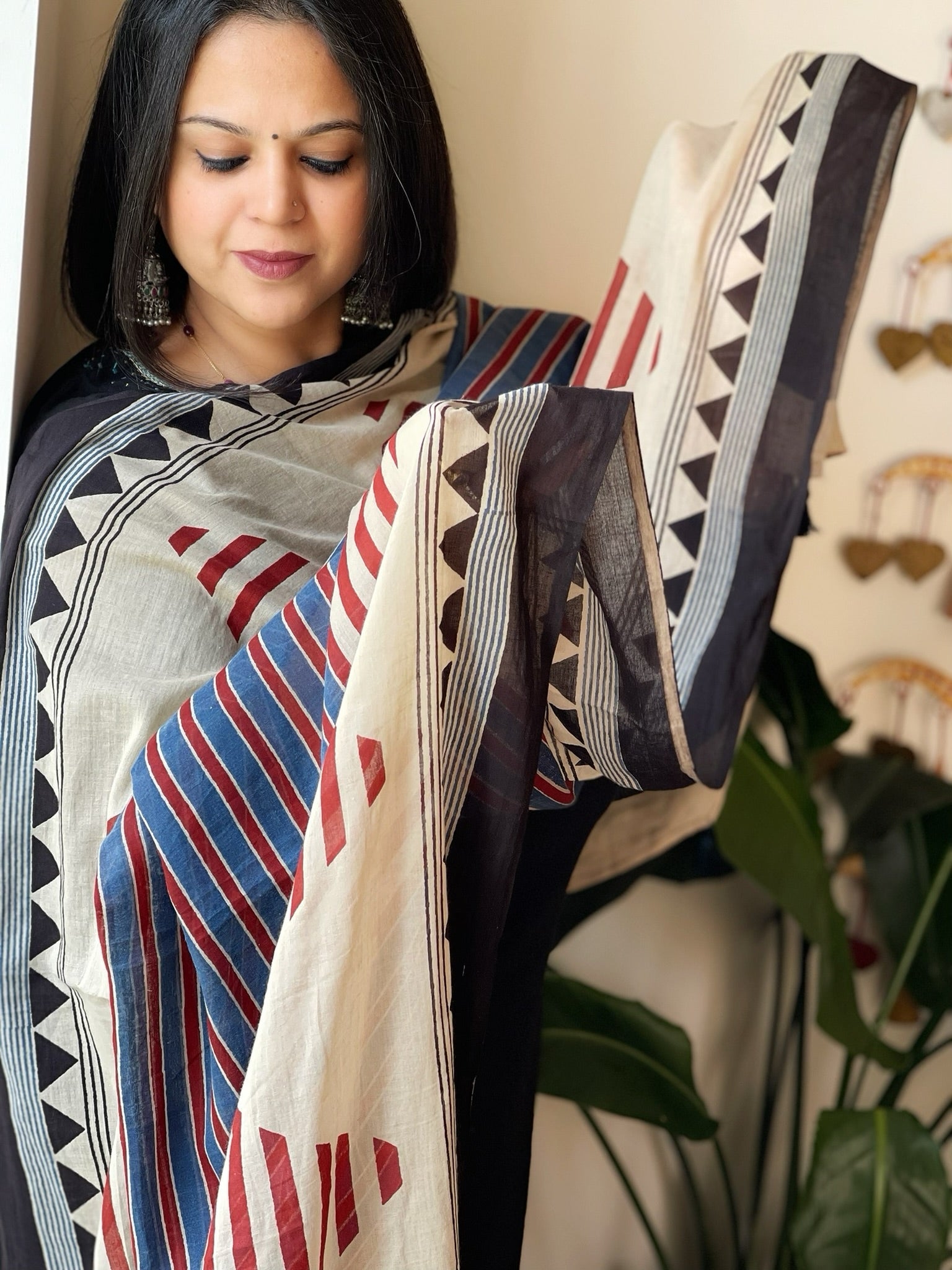 Beige Handblock printed dupatta in Mul Cotton - Masakalee