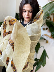 Beige Kota Cotton Dupatta with Kantha Hand Embroidery - Masakalee