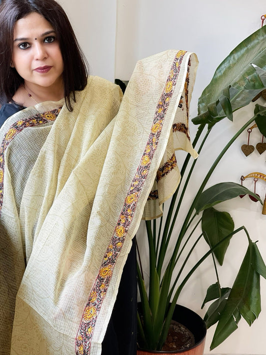 Beige Kota Cotton Dupatta with Kantha Hand Embroidery - Masakalee