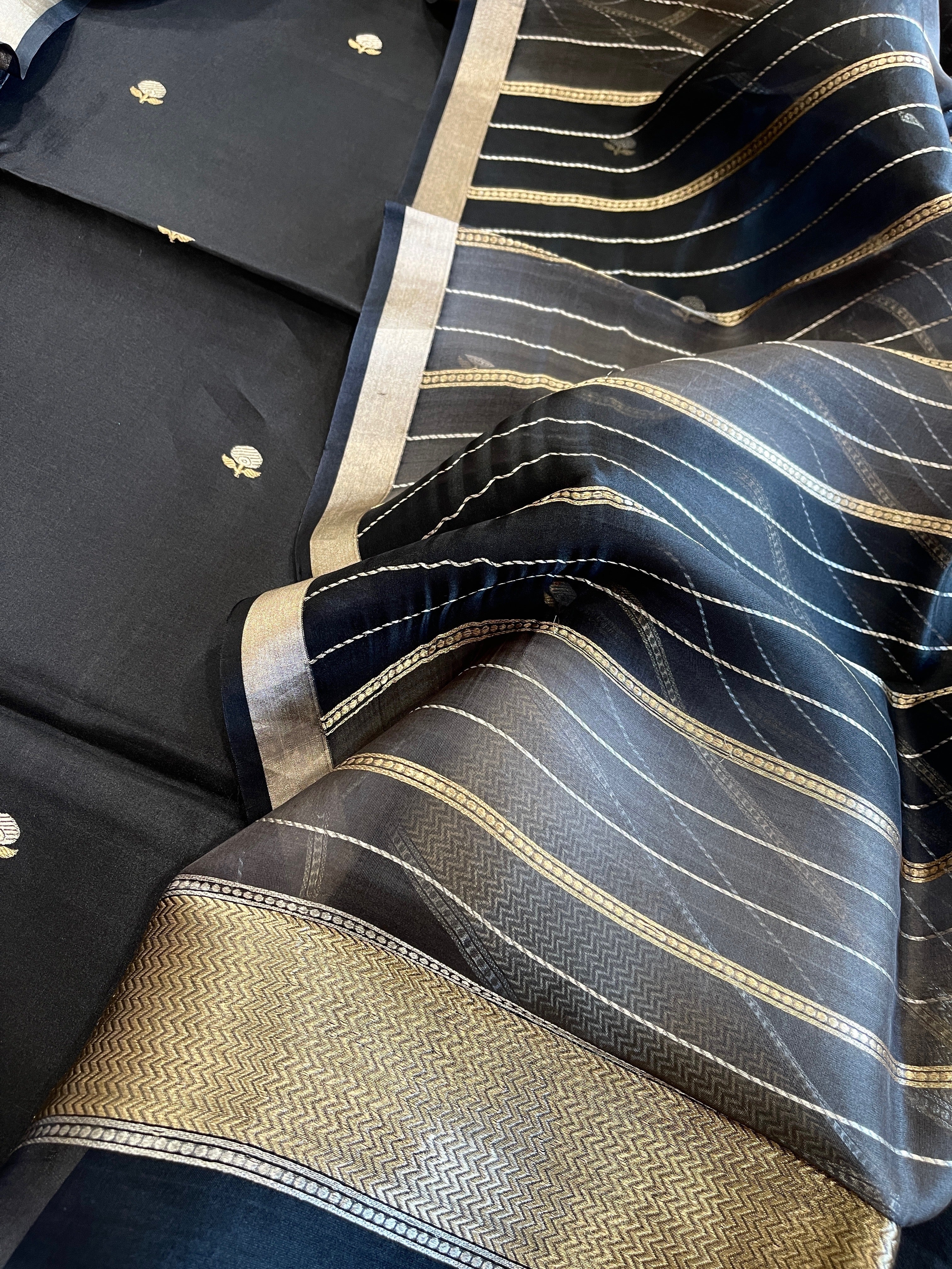 Black Designer Banarasi Suit Set in Pure Silk - Masakalee