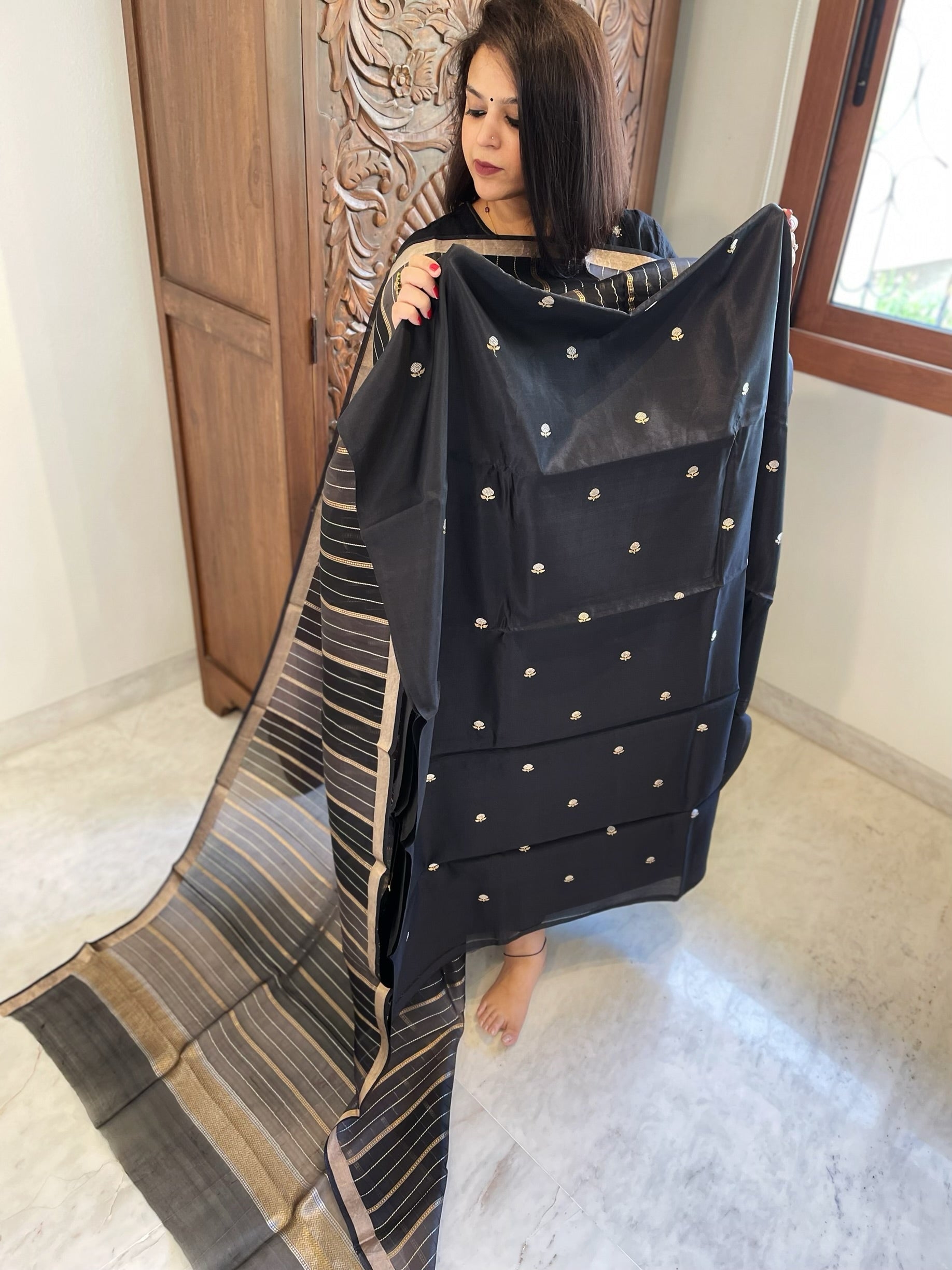 Black Designer Banarasi Suit Set in Pure Silk - Masakalee