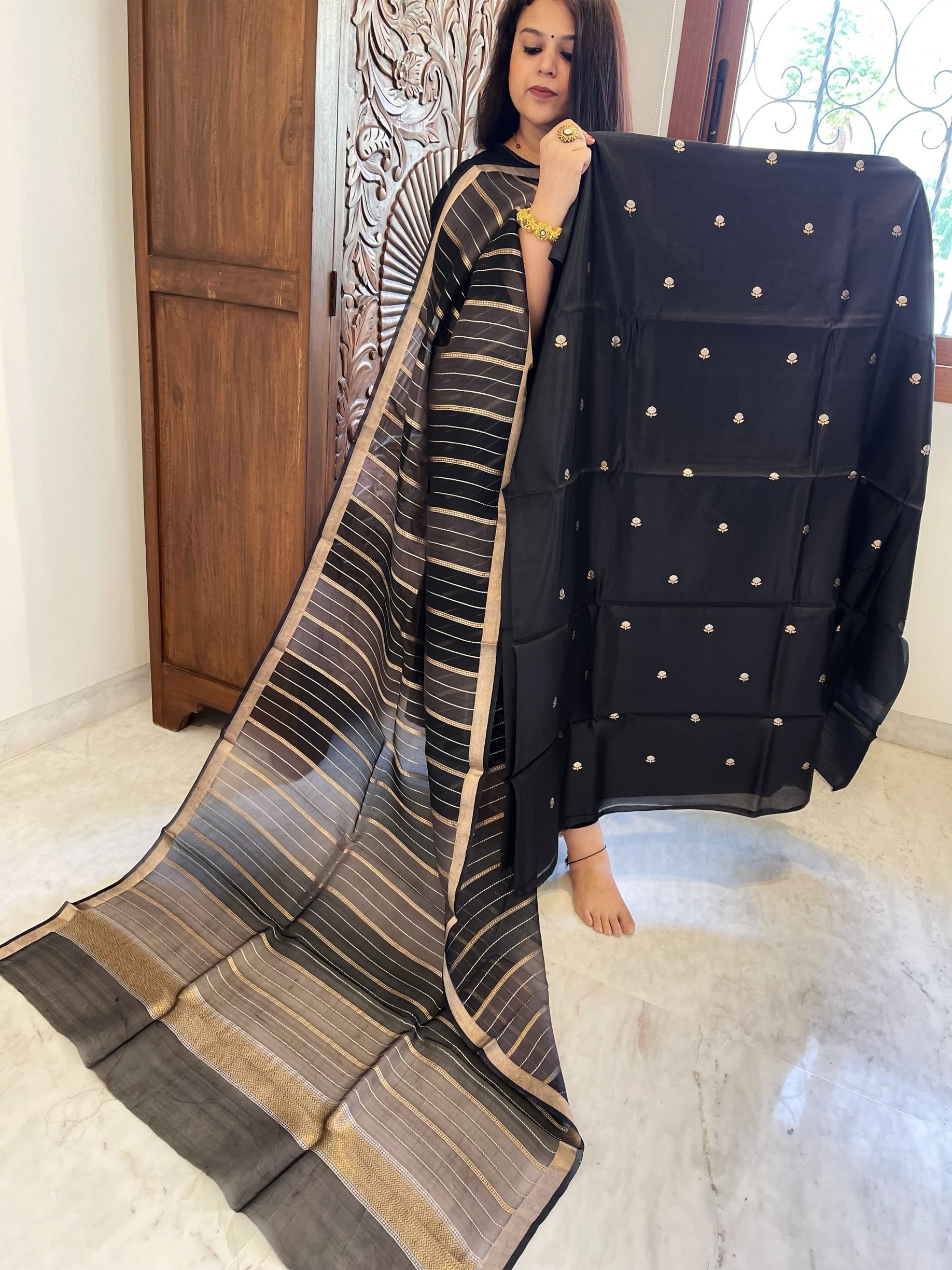 Black Designer Banarasi Suit Set in Pure Silk - Masakalee