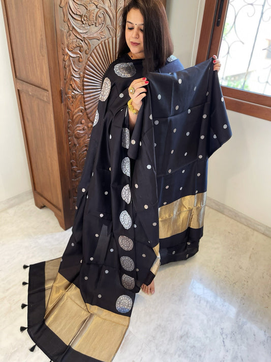 Black Designer Banarasi Suit Set in Pure Silk - Masakalee