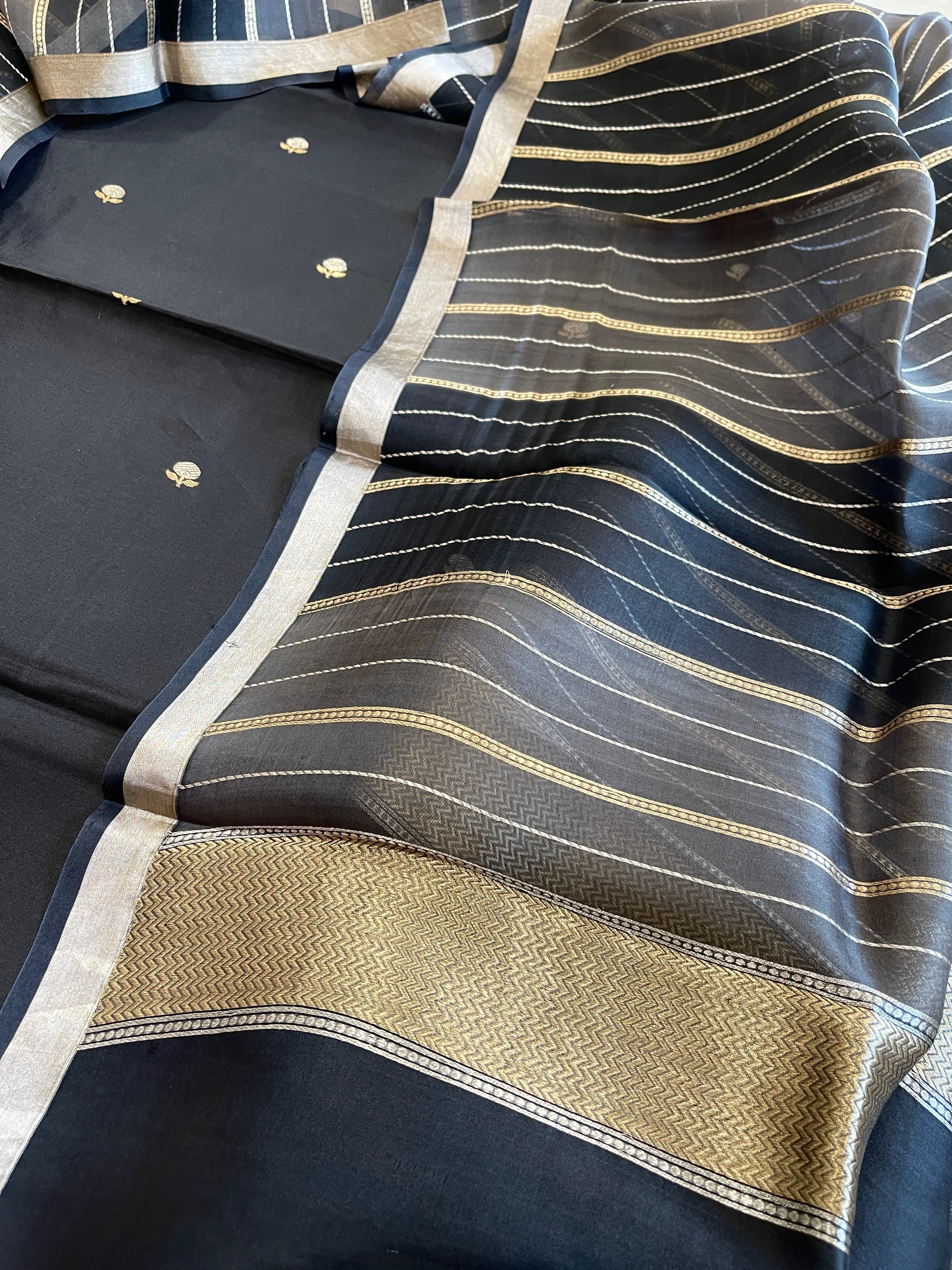 Black Designer Banarasi Suit Set in Pure Silk - Masakalee