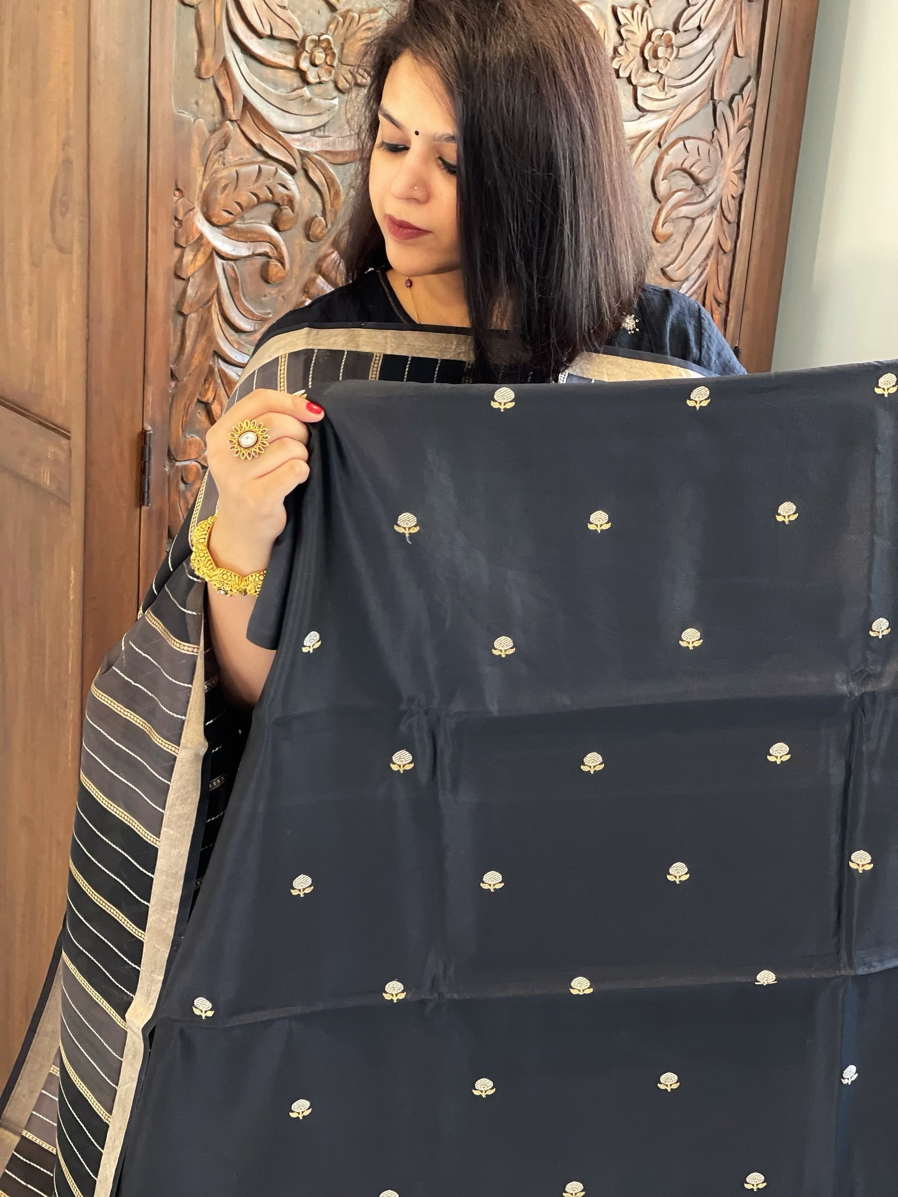 Black Designer Banarasi Suit Set in Pure Silk - Masakalee