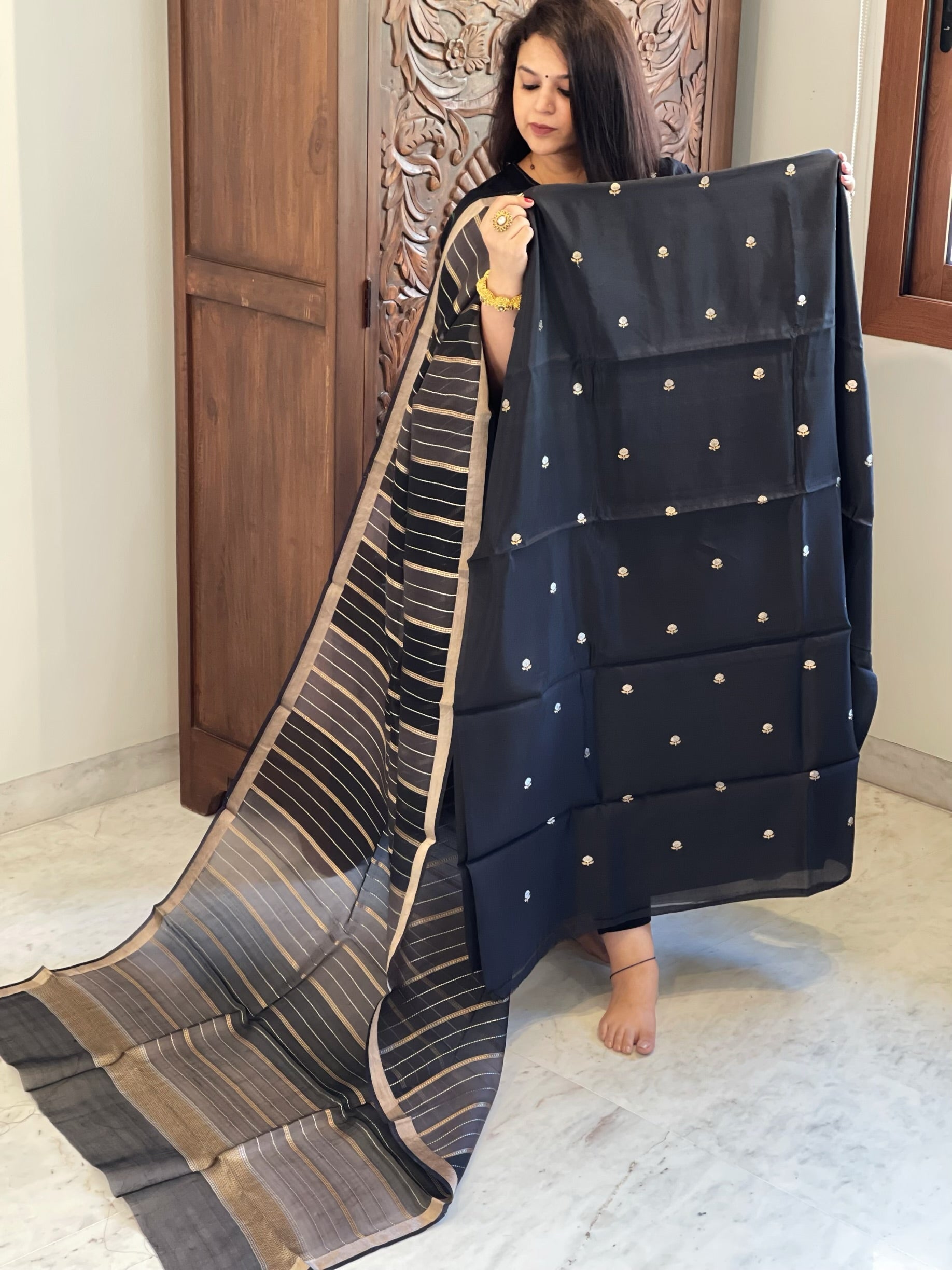 Black Designer Banarasi Suit Set in Pure Silk - Masakalee